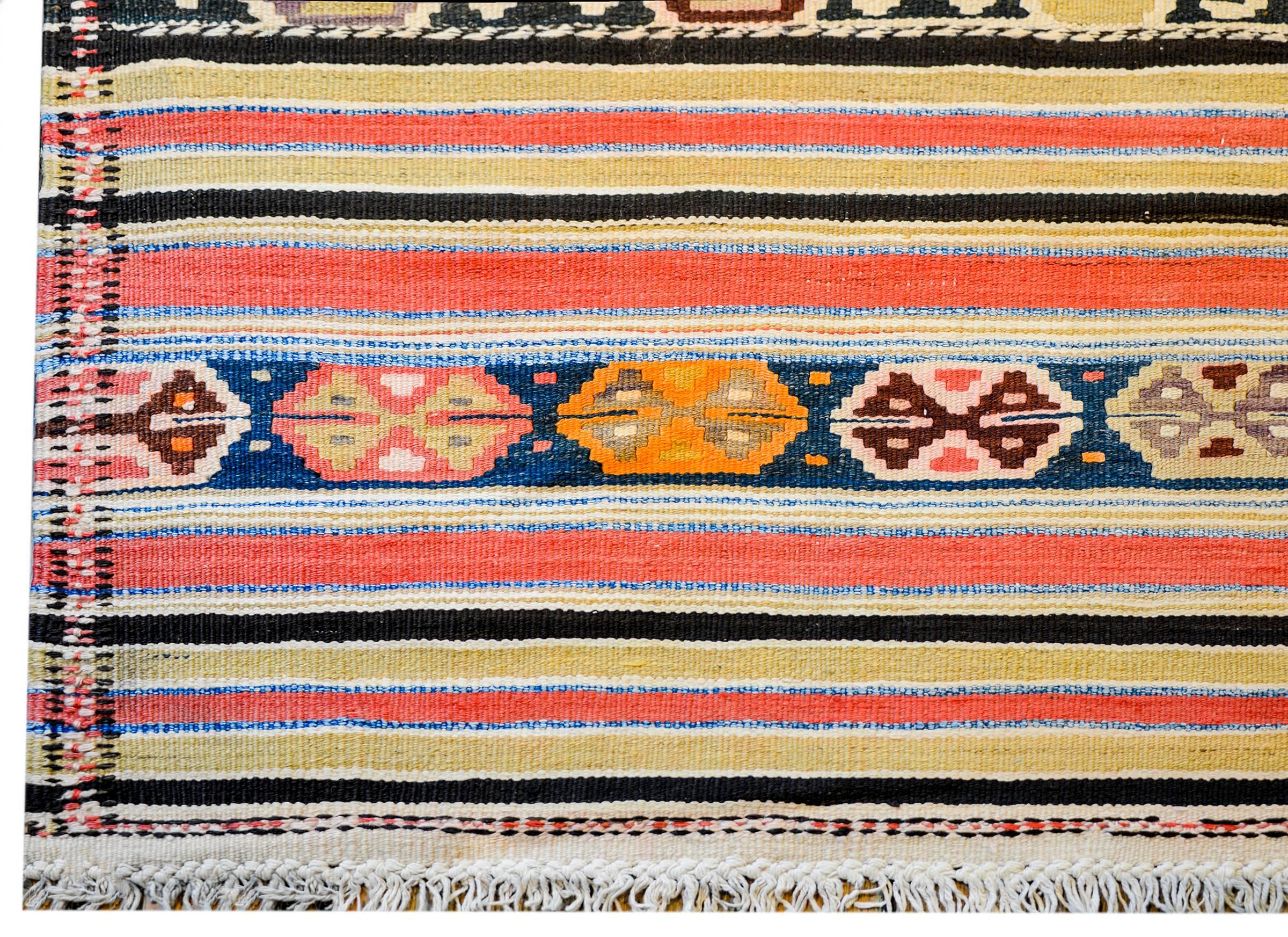 Mid-20th Century Persian Zarand Kilim Runner In Good Condition For Sale In Chicago, IL