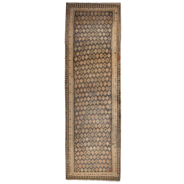 Tapis de couloir Kilim persan Zarand du début du XXe siècle