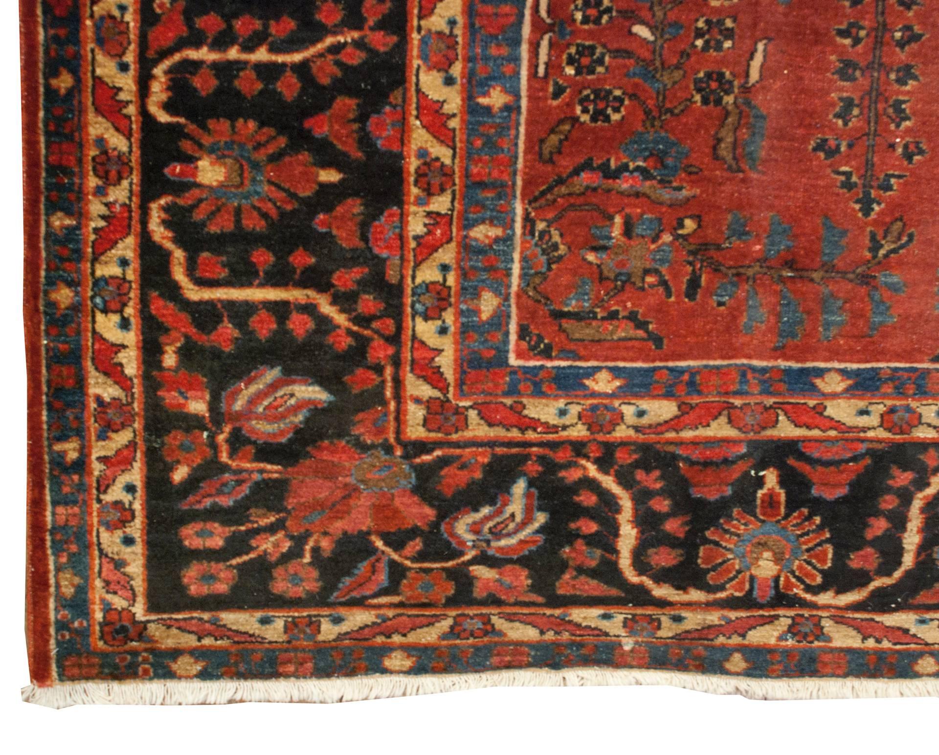 Early 20th Century Saruk Rug In Good Condition In Chicago, IL
