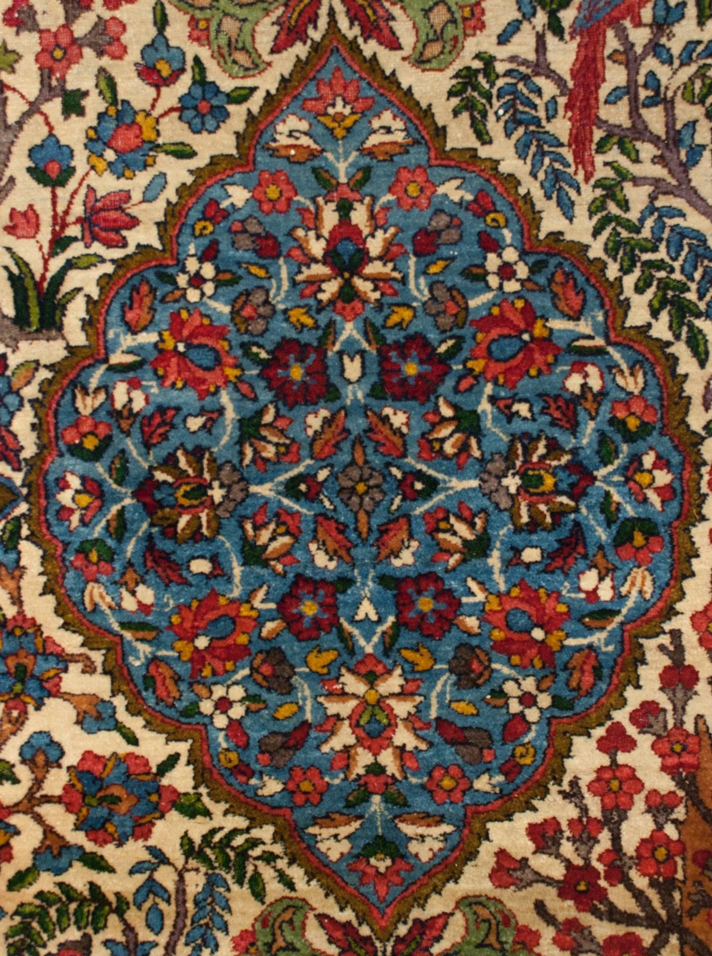 Tintura vegetale Tappeto Yazd del XIX secolo in vendita