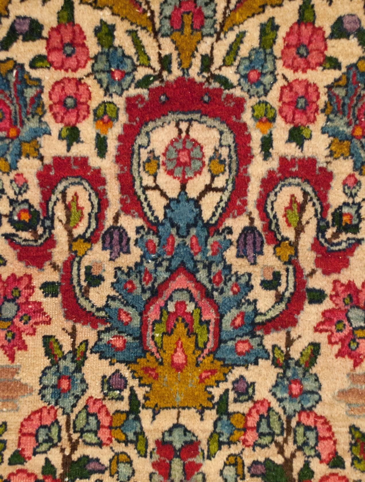 Early 20th Century Kirman Rug In Good Condition In Chicago, IL