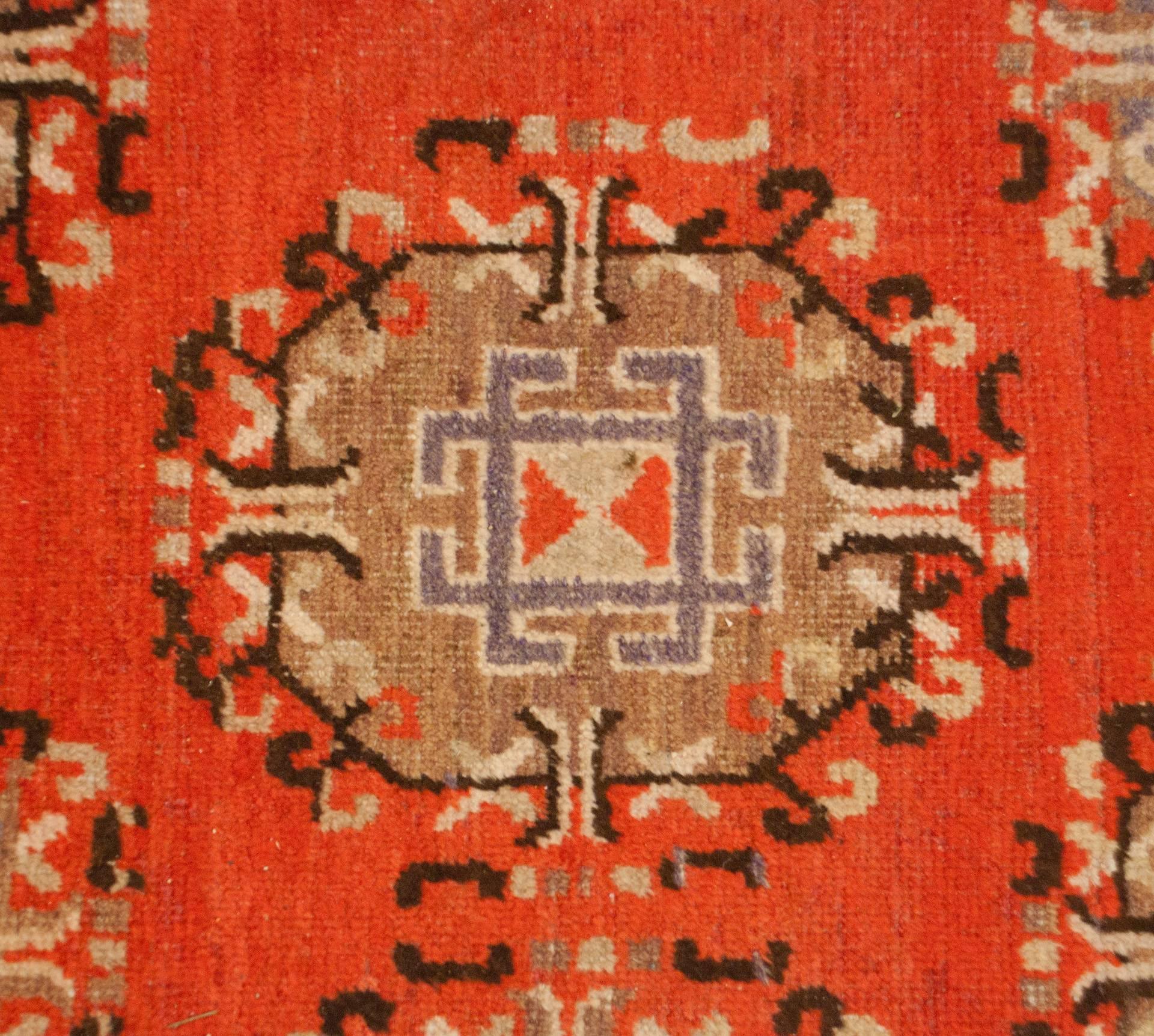 Early 20th Century Khotan Rug In Good Condition For Sale In Chicago, IL