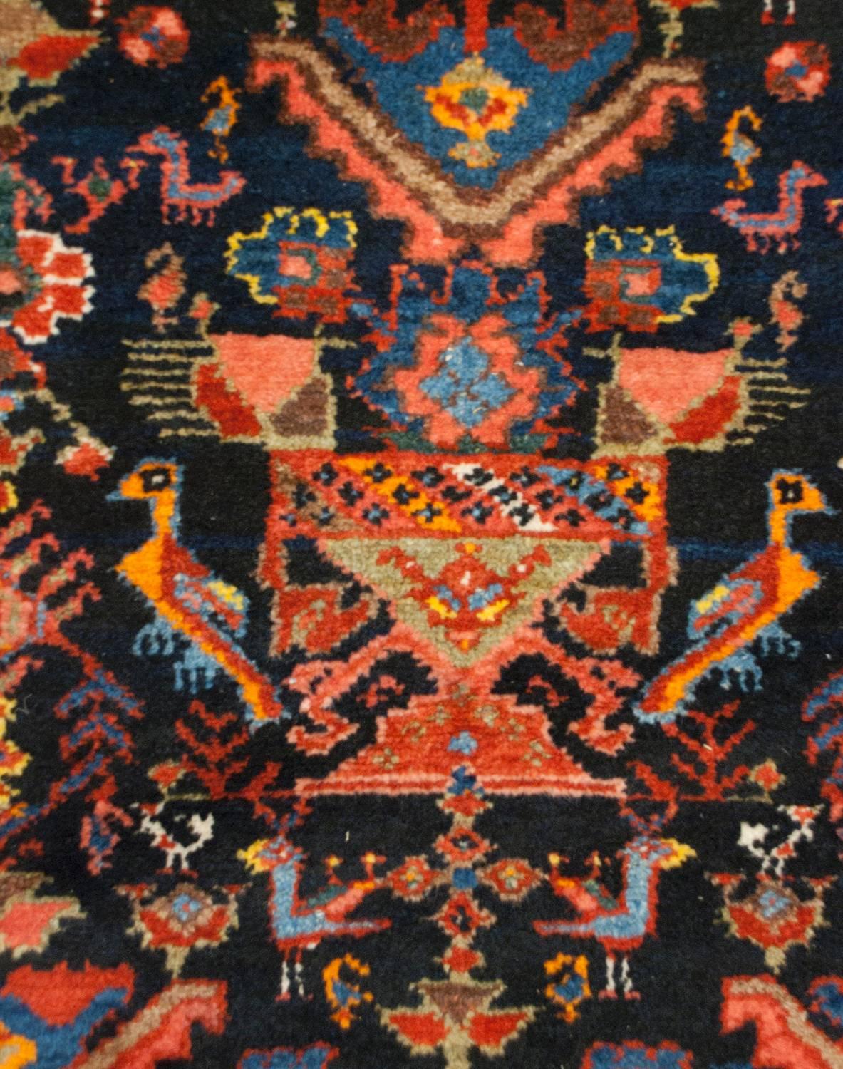 Early 20th Century Bakhtiari Rug In Good Condition In Chicago, IL