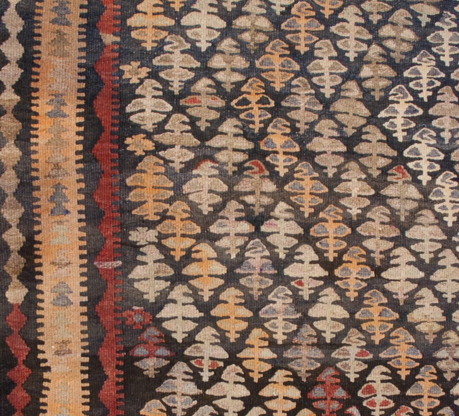 Early 20th Century Qazvin Kilim Runner In Good Condition In Chicago, IL