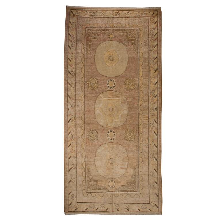 Zentralasiatischer Samarghand-Teppich aus dem 19. Jahrhundert im Angebot