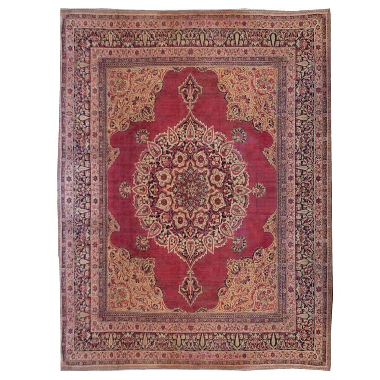 Early 20th Century Persian Kirmanshah Carpet For Sale