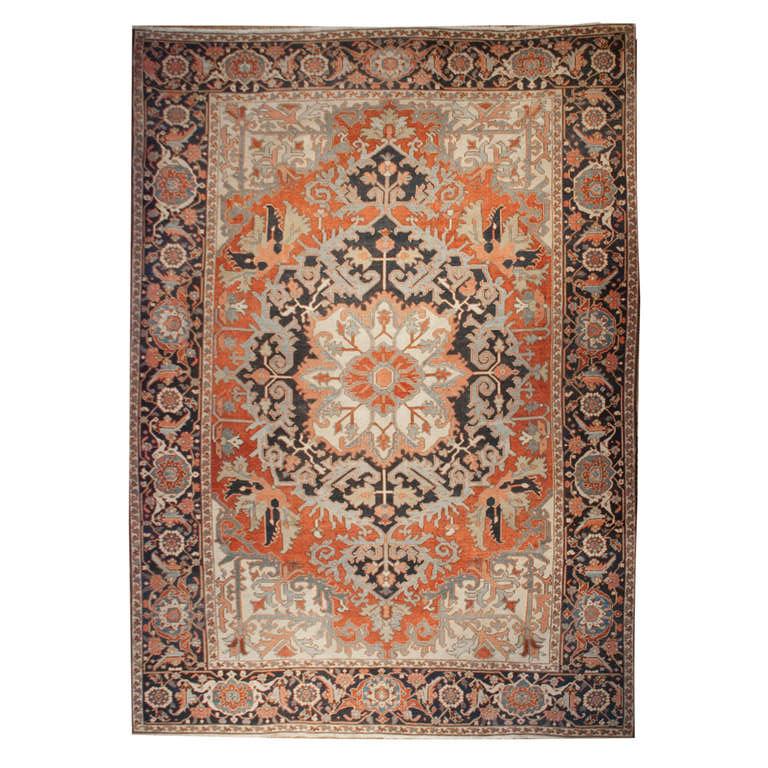 Tapis persan Serapi du 19e siècle en vente