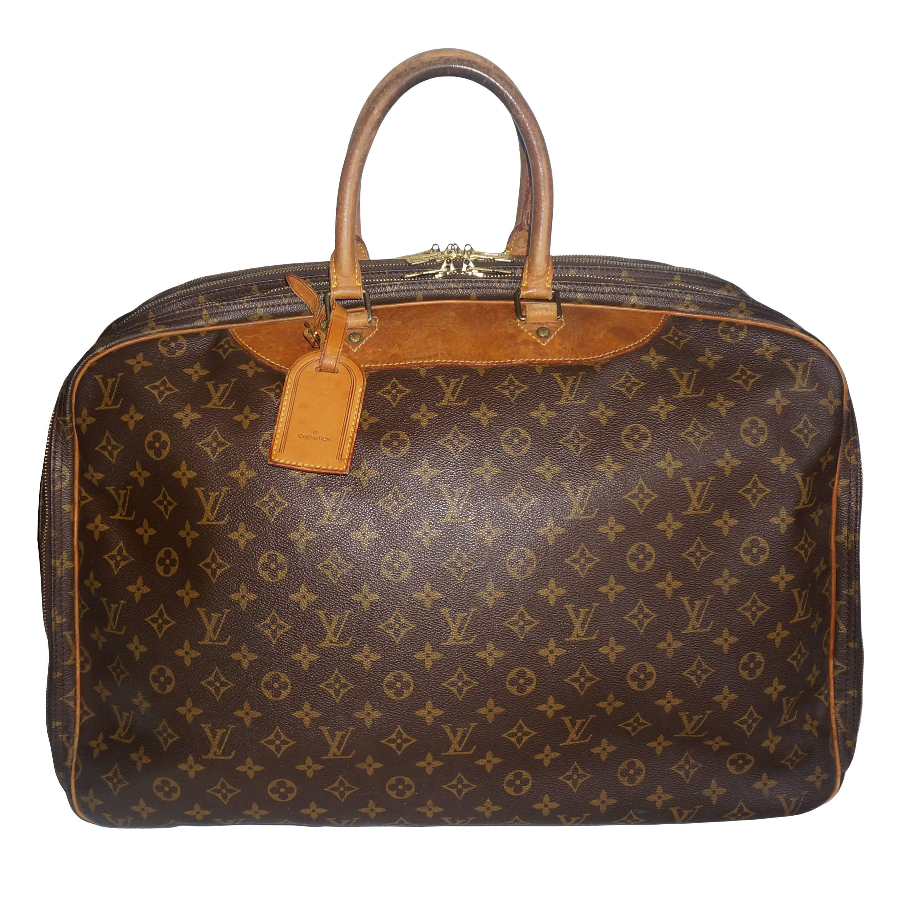 Louis Vuitton Weekender Bag with Iconic LV Monogram and Leather Trim