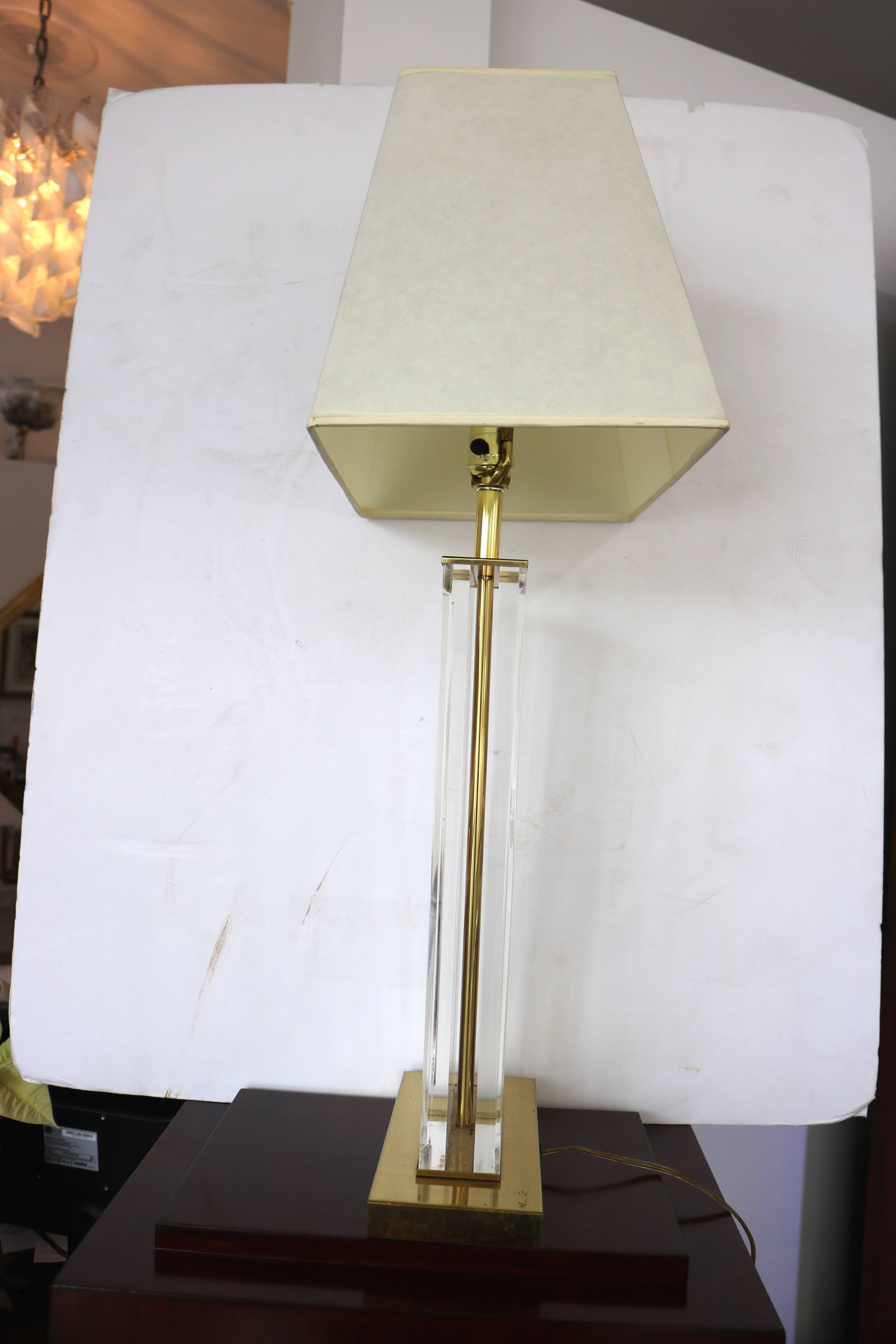 Mid-Century Modern Hollis Jones Style, 1970s Table Lamp in Polished Brass and Lucite