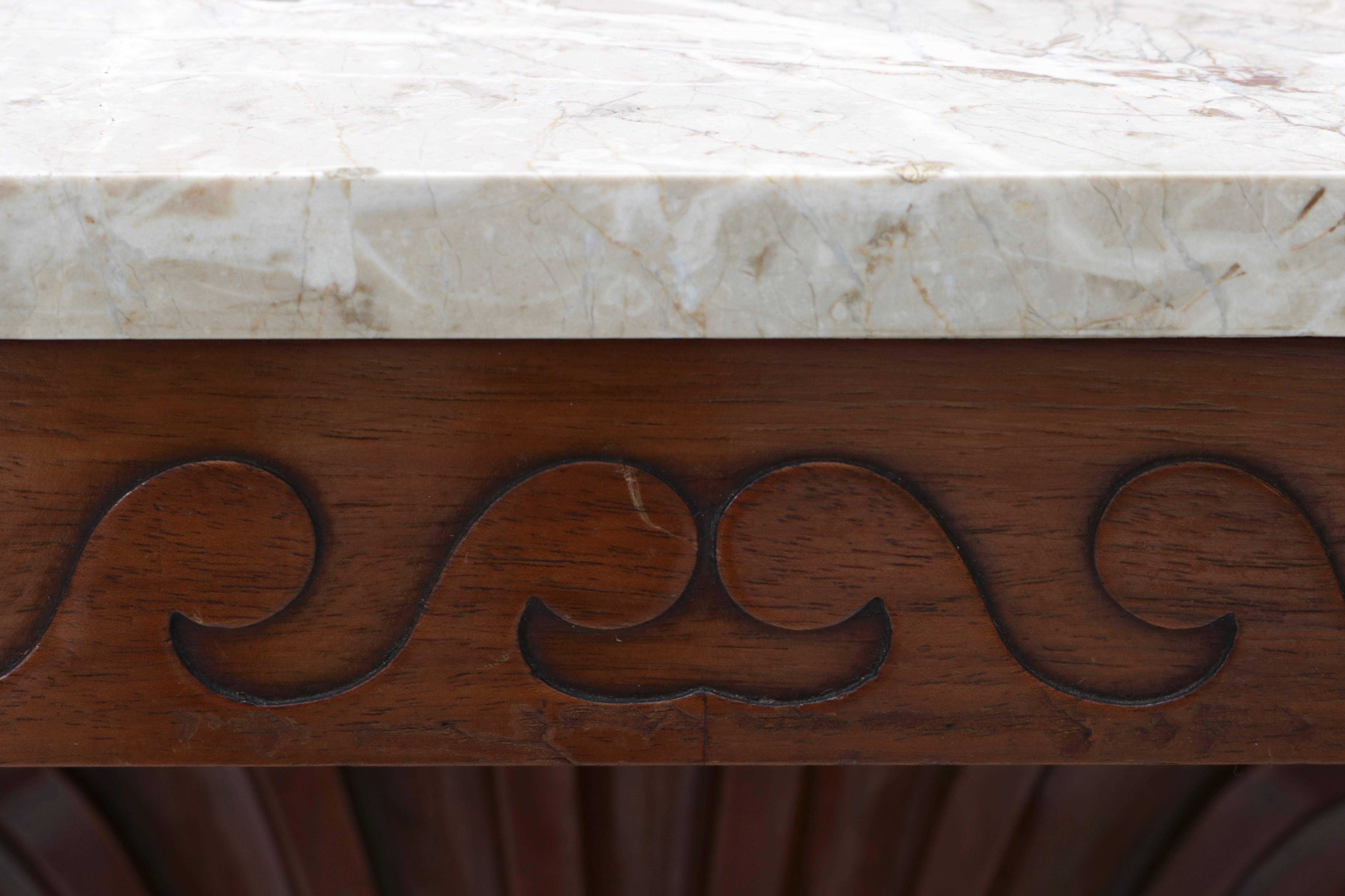 Shell Motif Mahogany Console Table by Edward Wormley for Dunbar Furniture In Good Condition In West Palm Beach, FL