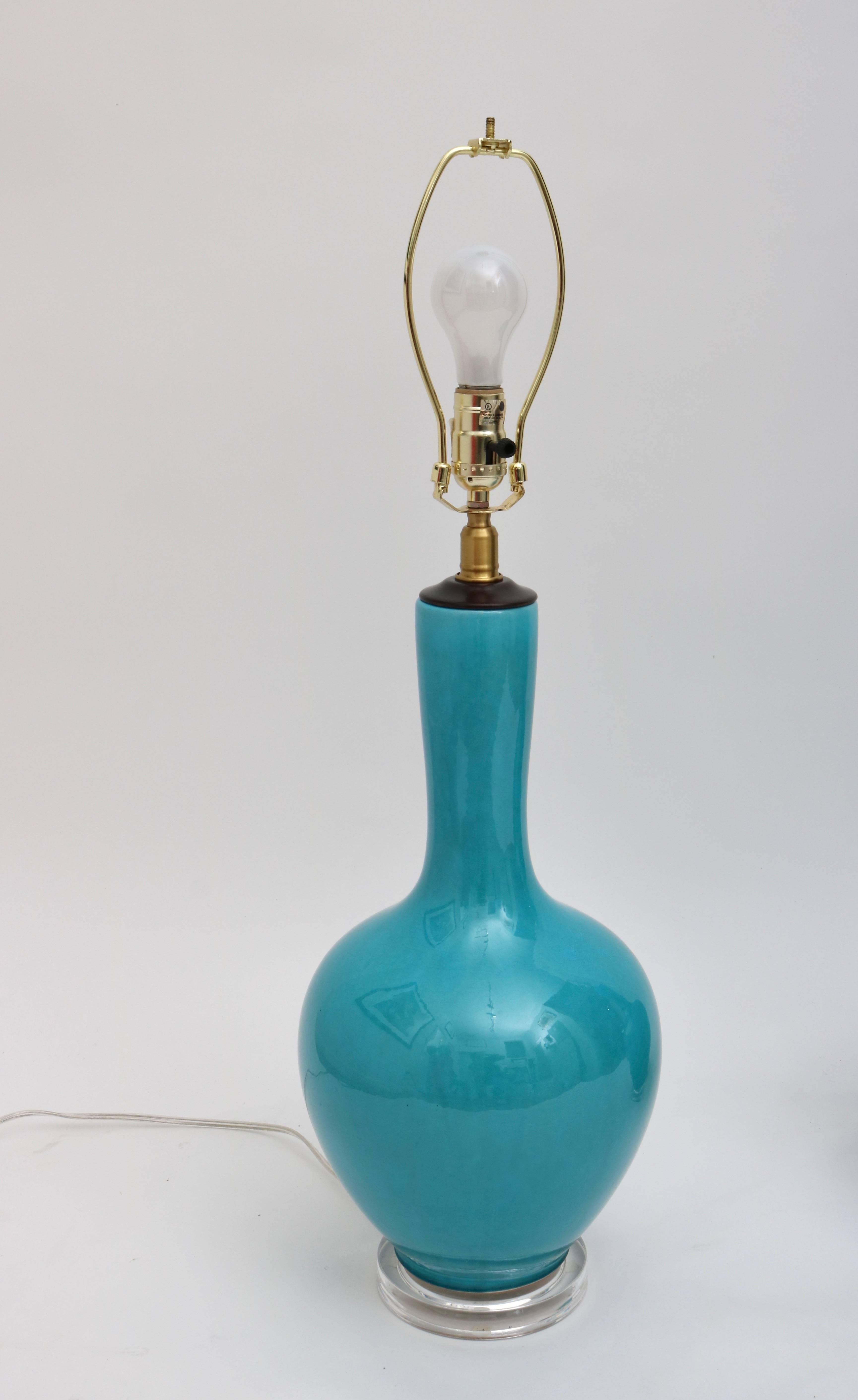 Hollywood Regency Pair of Turquoise Colored Vase-Form Table Lamps with Lucite Bases