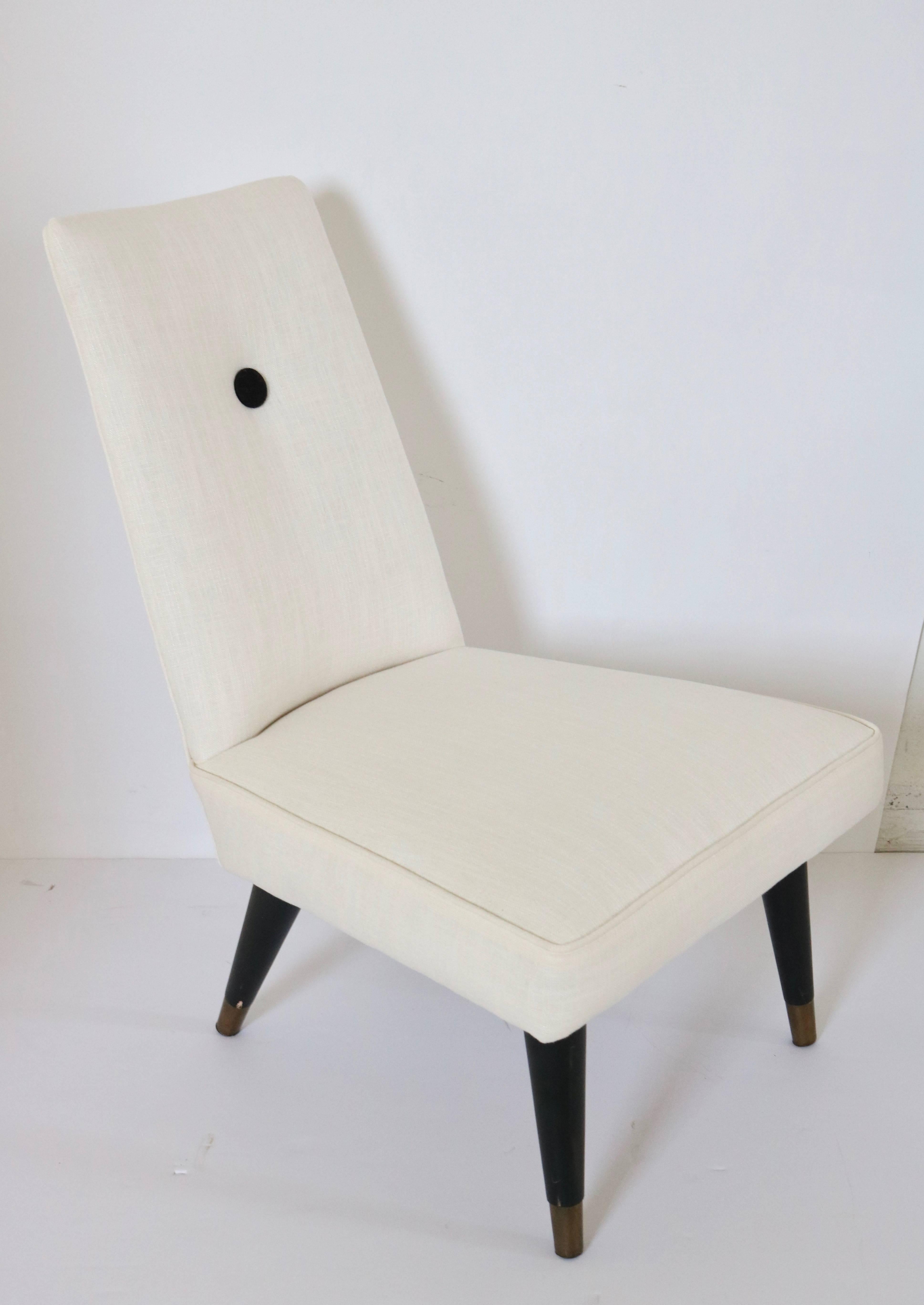 Pair of Mid-Century Modern Slipper Chairs in White and Black Upholstery In Good Condition In West Palm Beach, FL