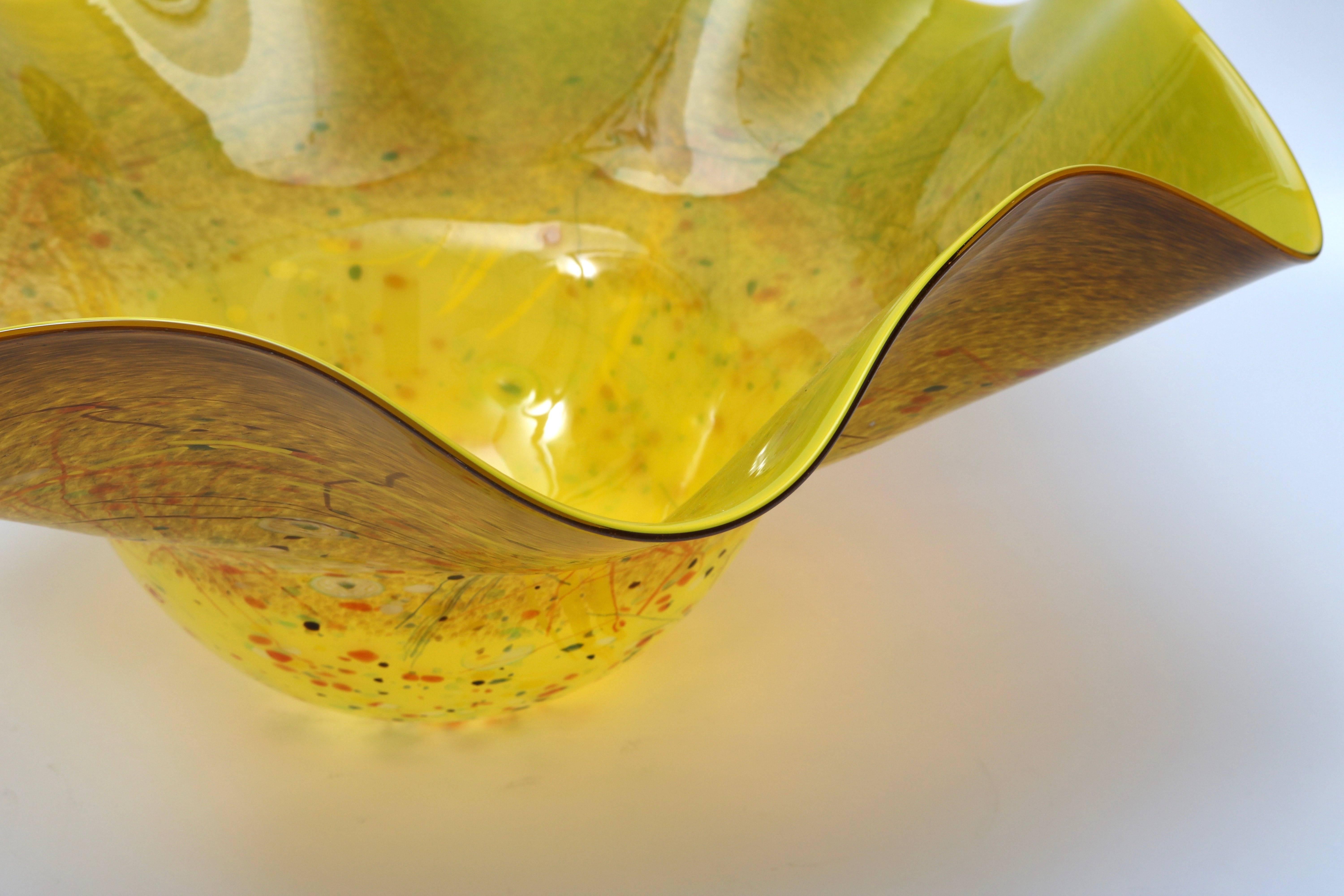 Mid-Century Modern Large-Scale Dale Chihuly Style Glass Bowl in Golden Coloration