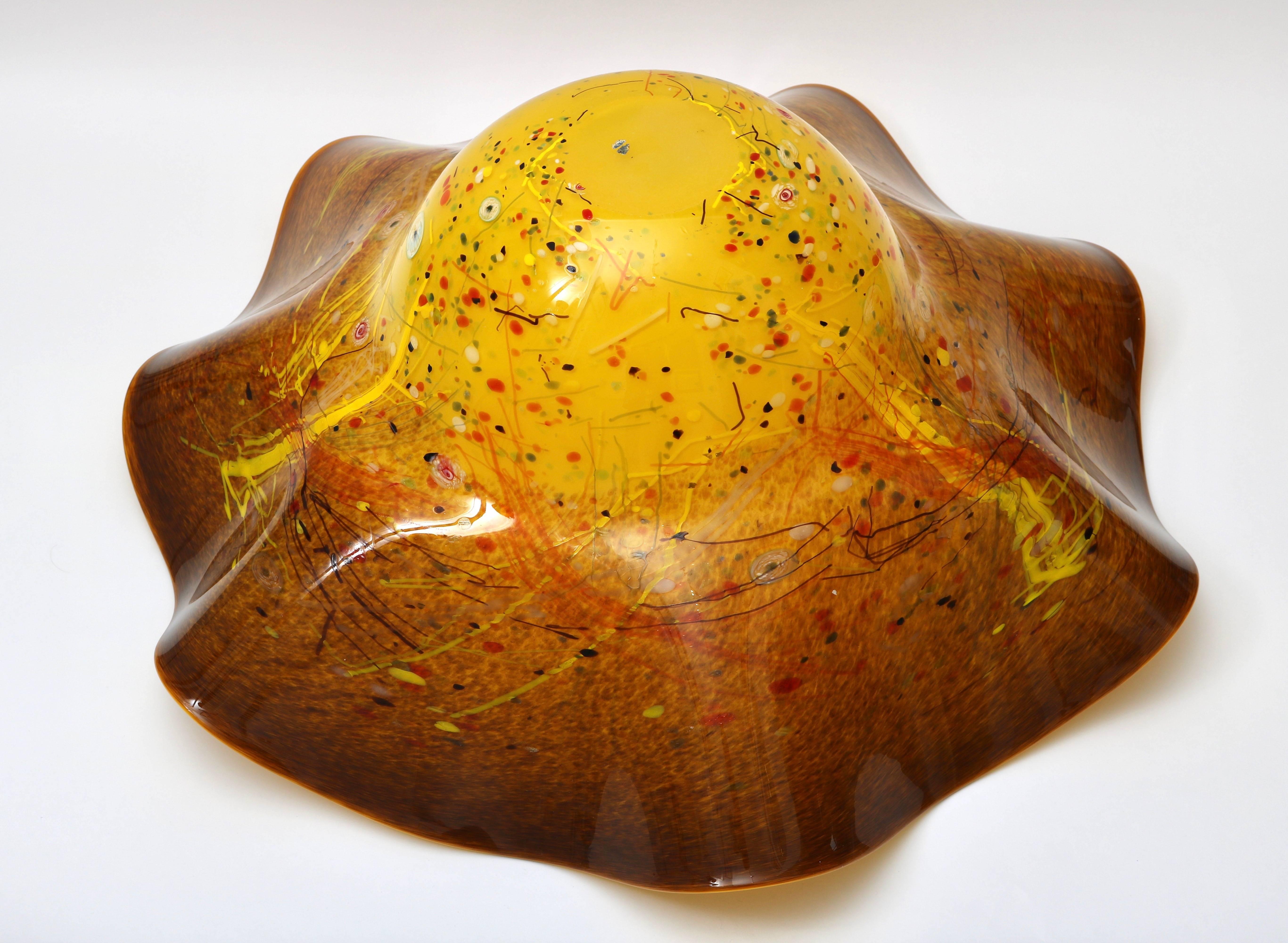 American Large-Scale Dale Chihuly Style Glass Bowl in Golden Coloration
