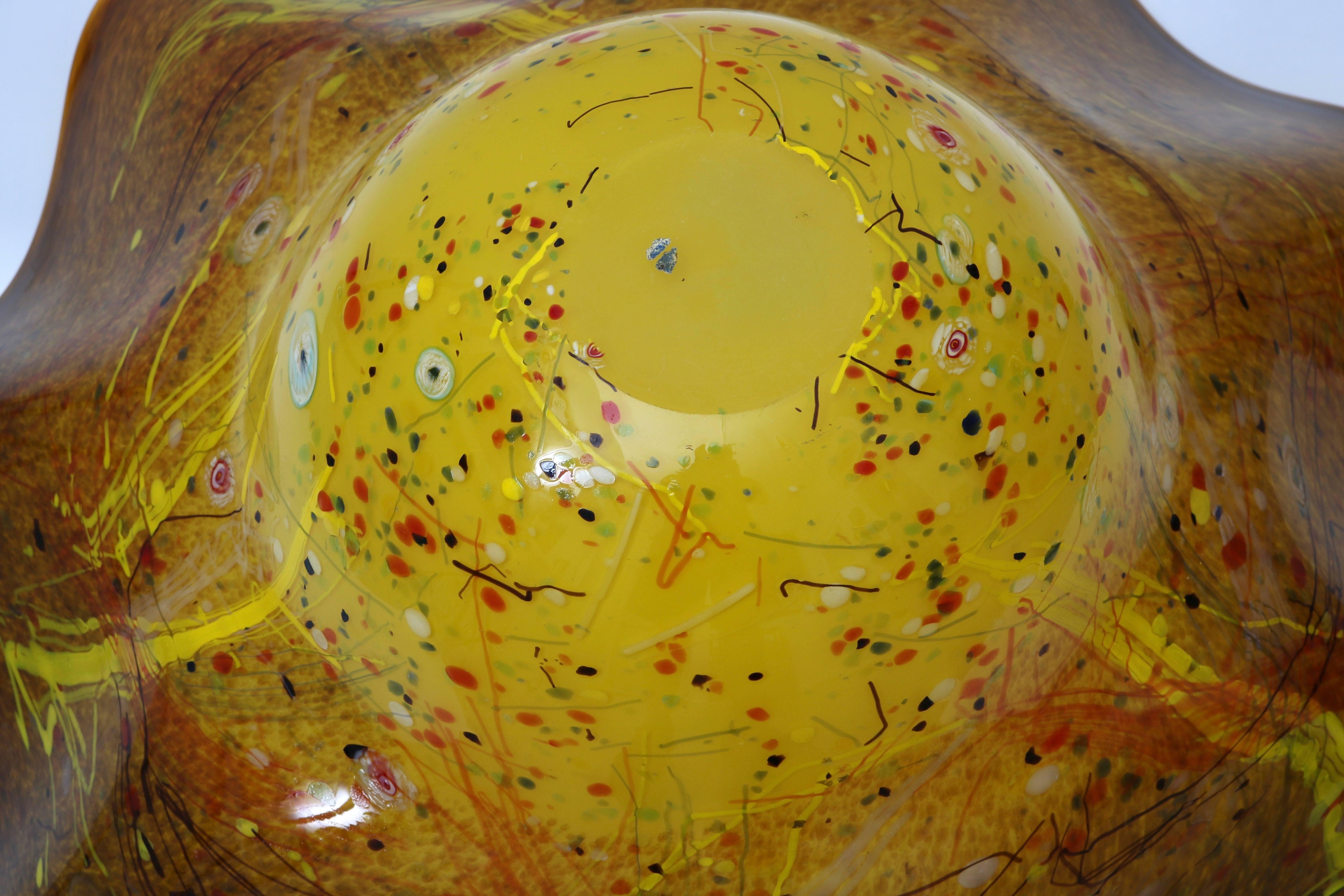 20th Century Large-Scale Dale Chihuly Style Glass Bowl in Golden Coloration
