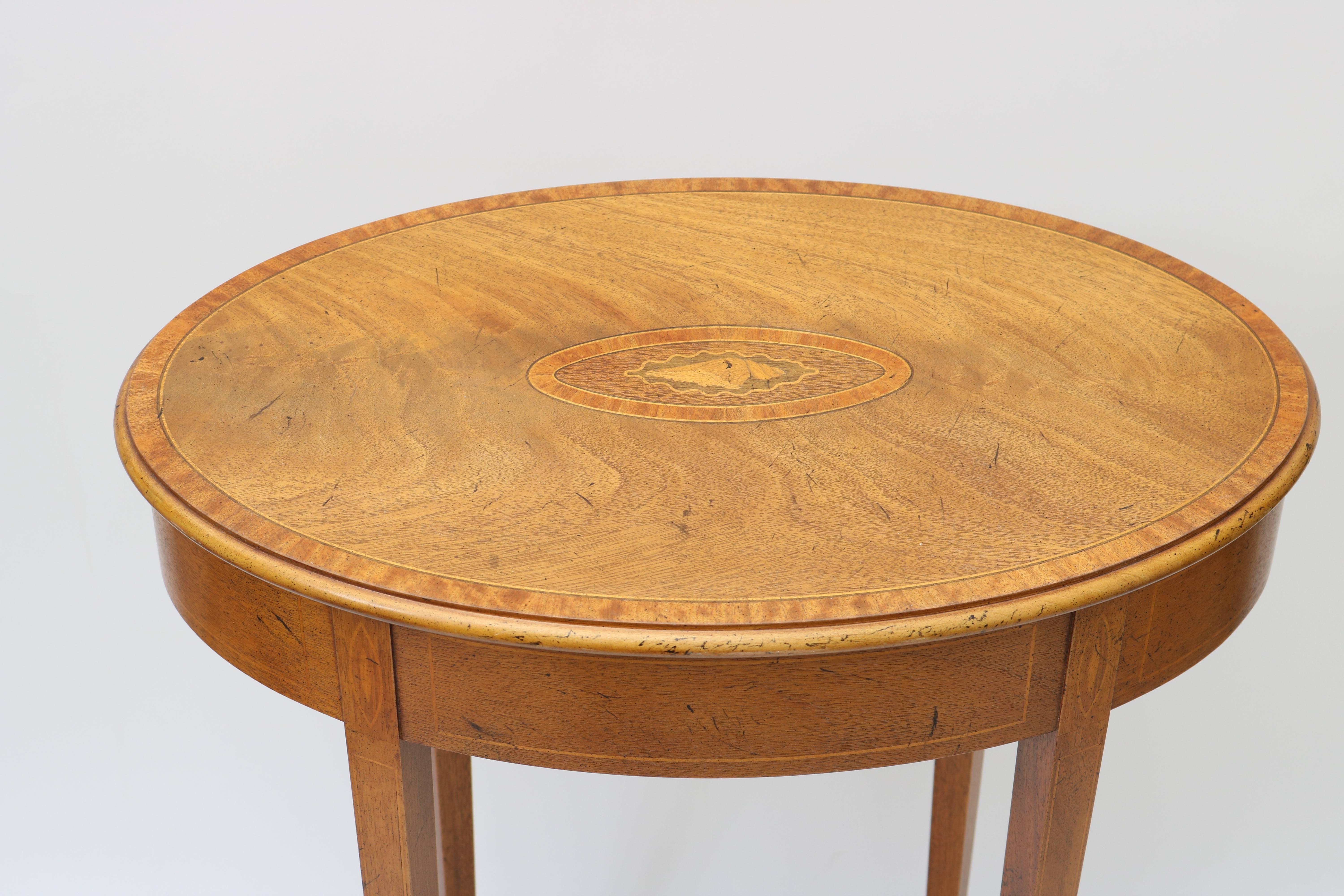 Baker Furniture, Sheraton Style Oval Side Table with Marquetry Top with Seashell 3