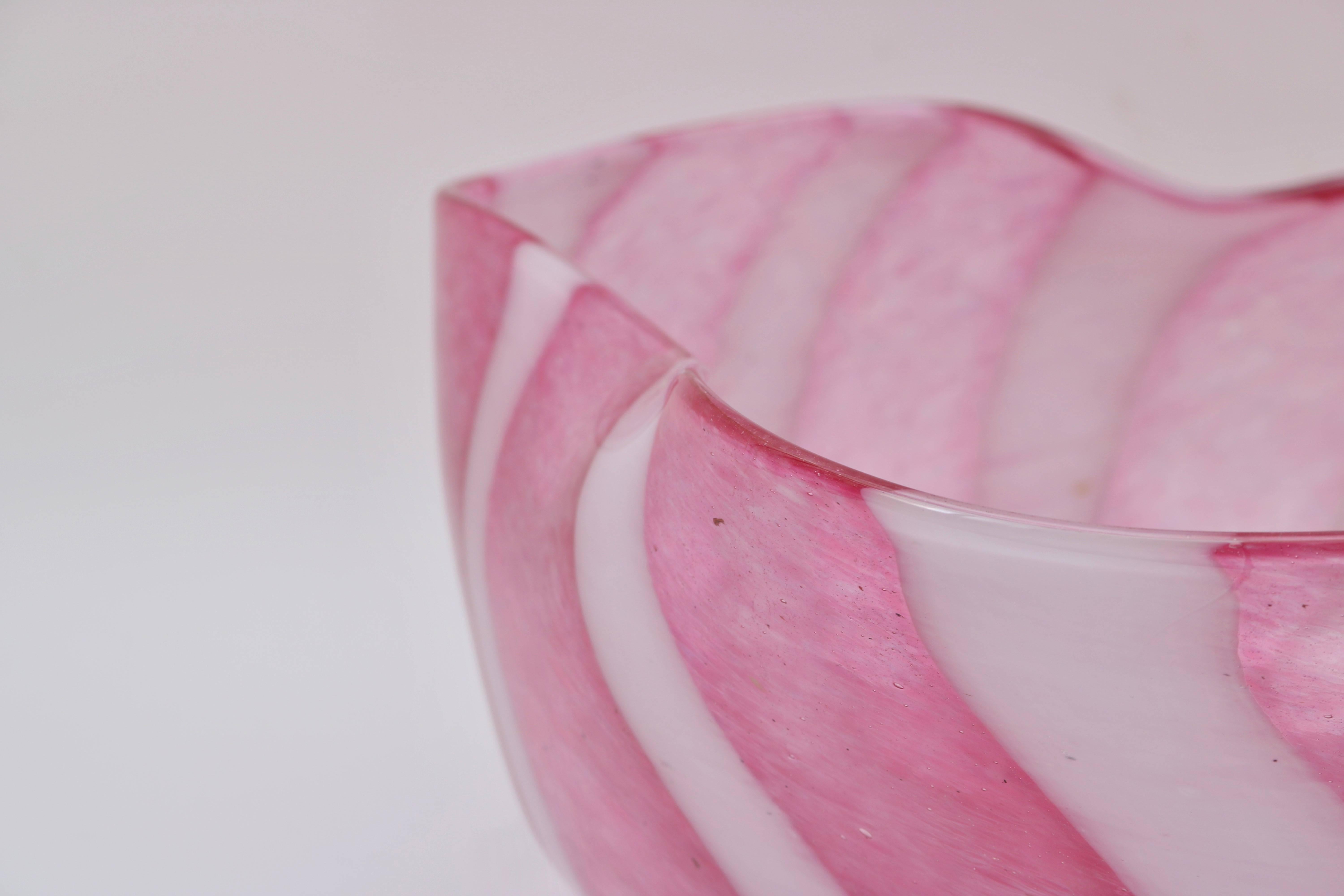  Murano Glass Bowl with Swirl Pattern in a Raspberry and White Coloration In Good Condition In West Palm Beach, FL