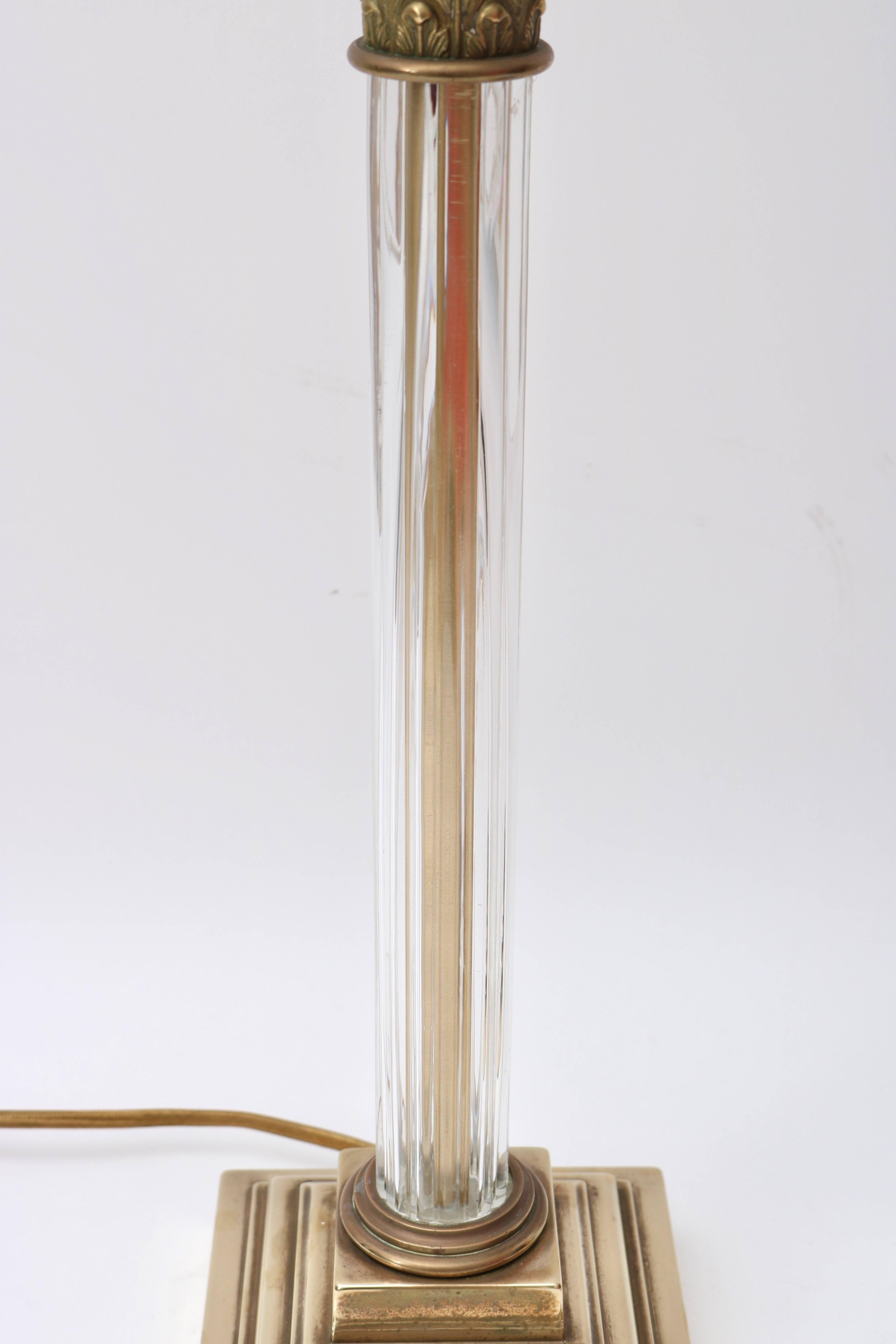 Anglais Paire de lampes de table en forme de colonne en bronze et cristal en vente