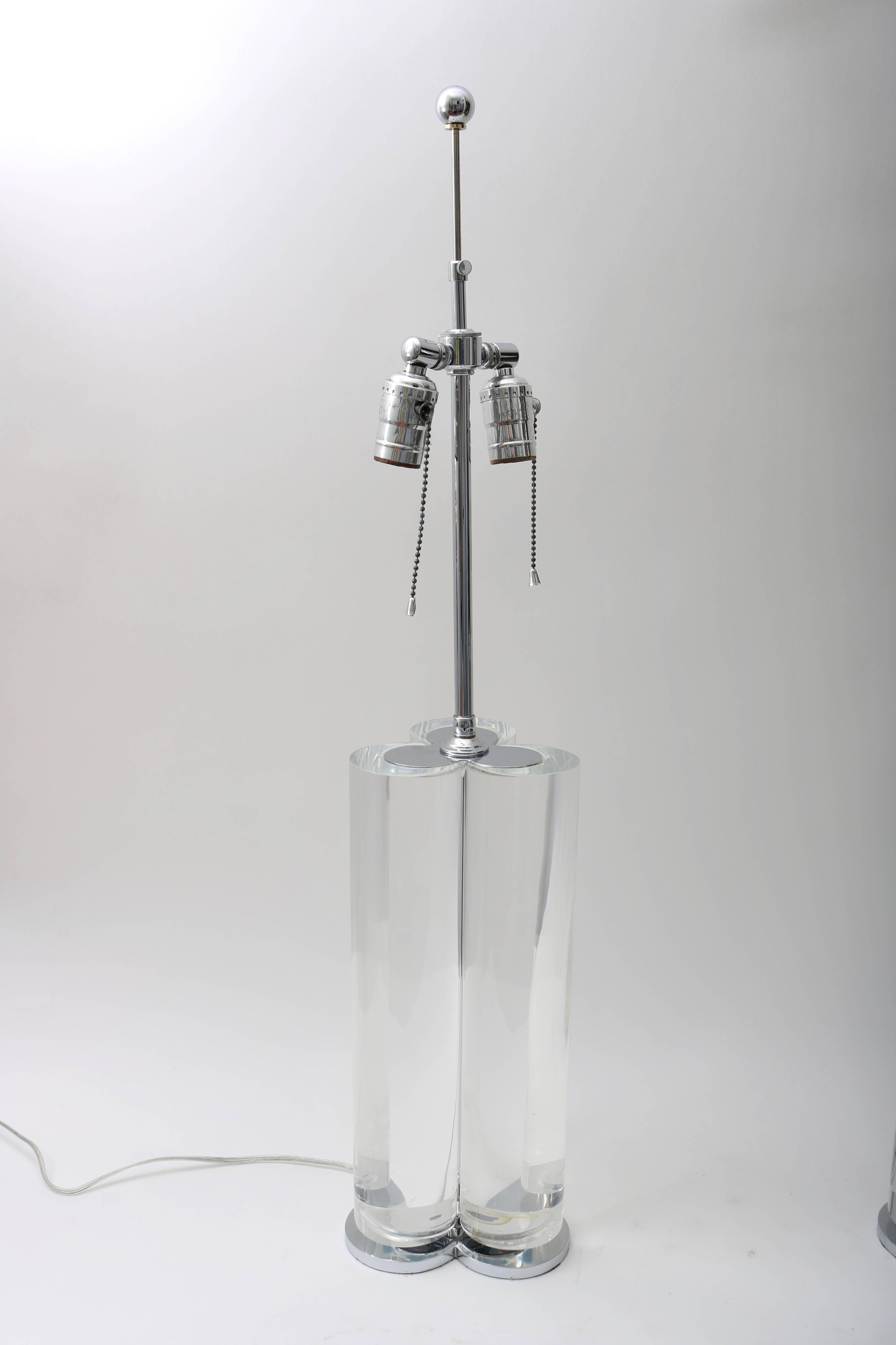 This stylish pair of table lamps date to the 1970s. They are fabricated in Lucite in a trefoil-form with a polished steel base all which have been professionally polished and cleaned.

 