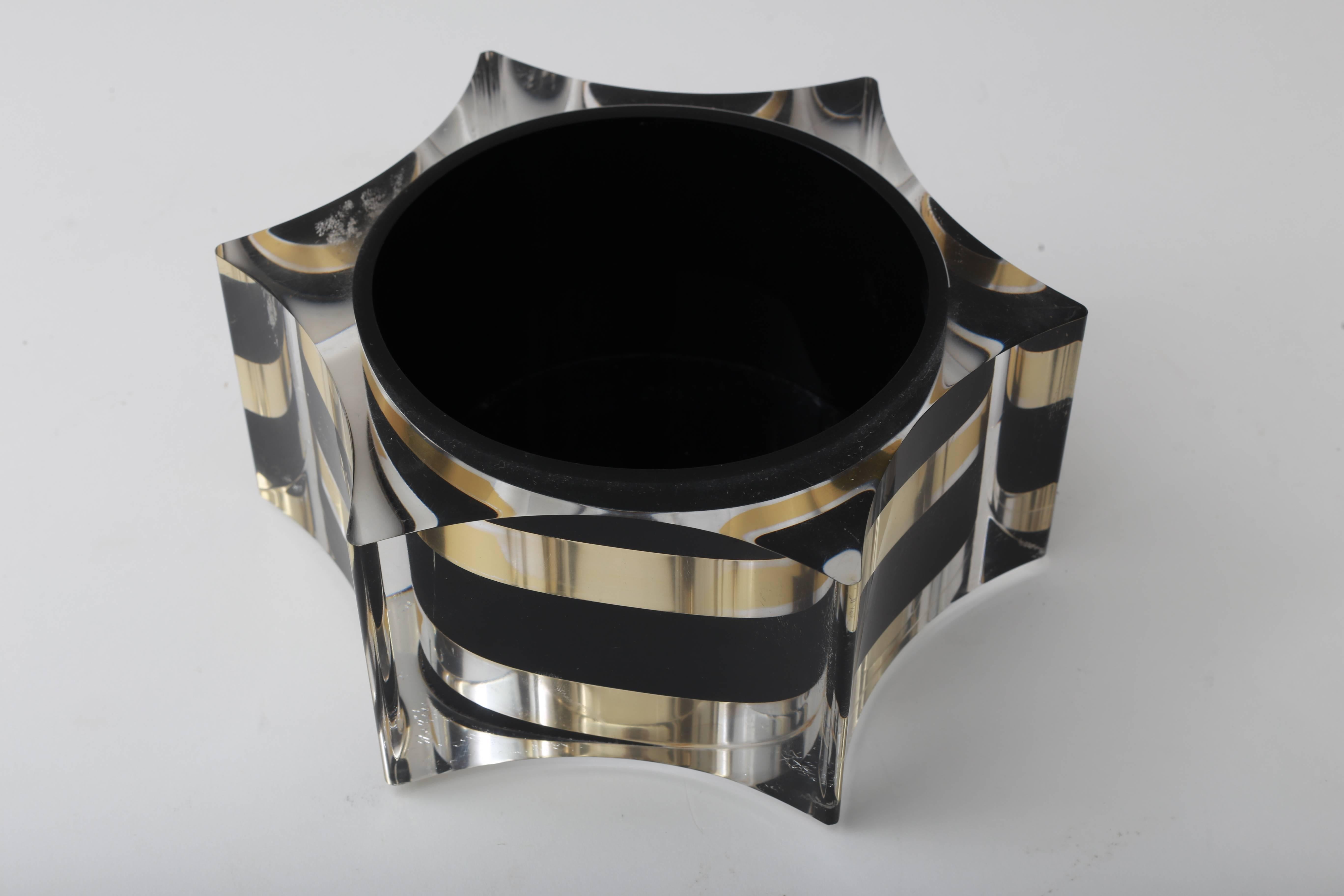 Scalloped Box in Clear, Black and Gold Lucite in the Style of Willy Rizzo In Good Condition In West Palm Beach, FL