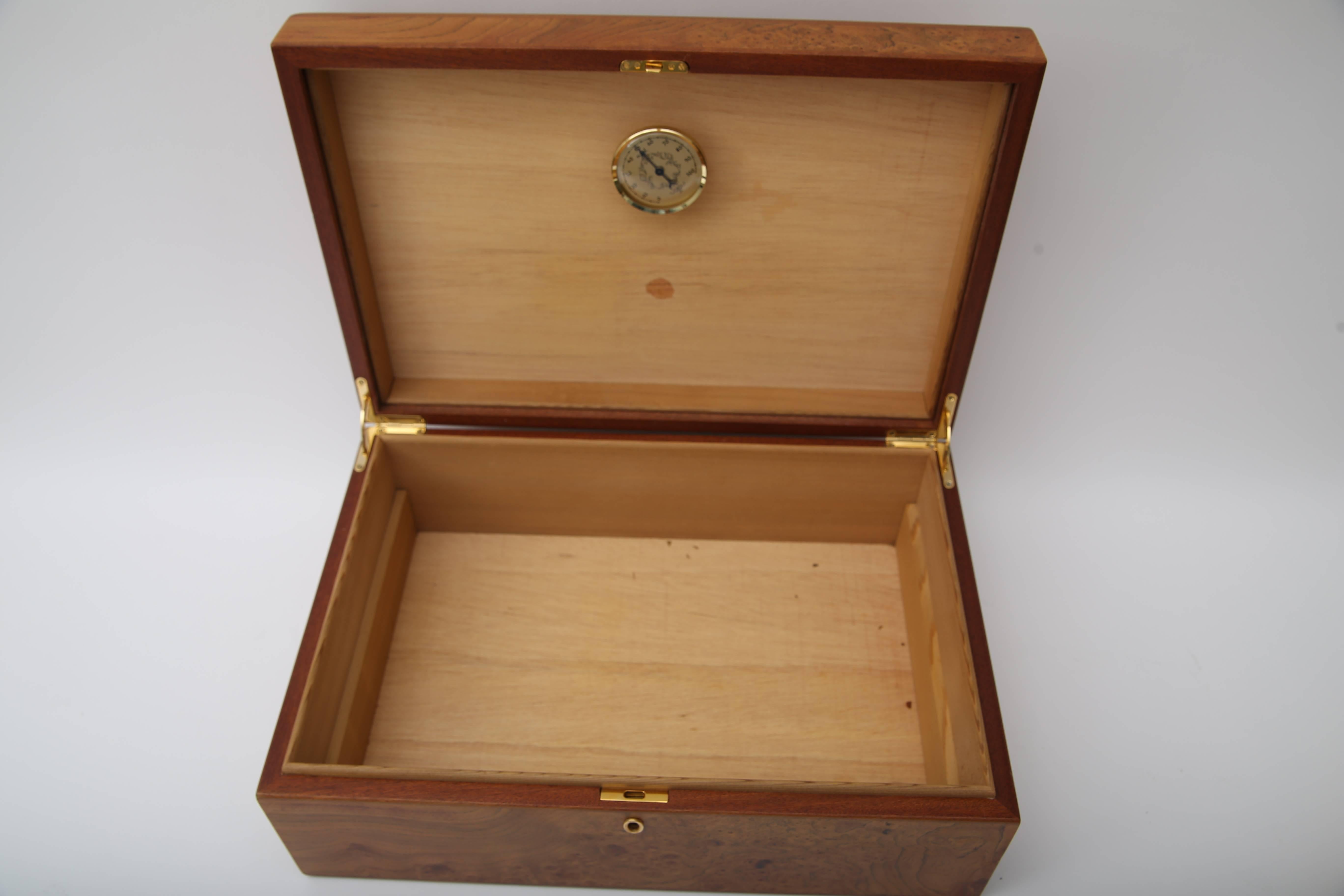 Italian Agresti Humidor Cigar Box in Burl Wood