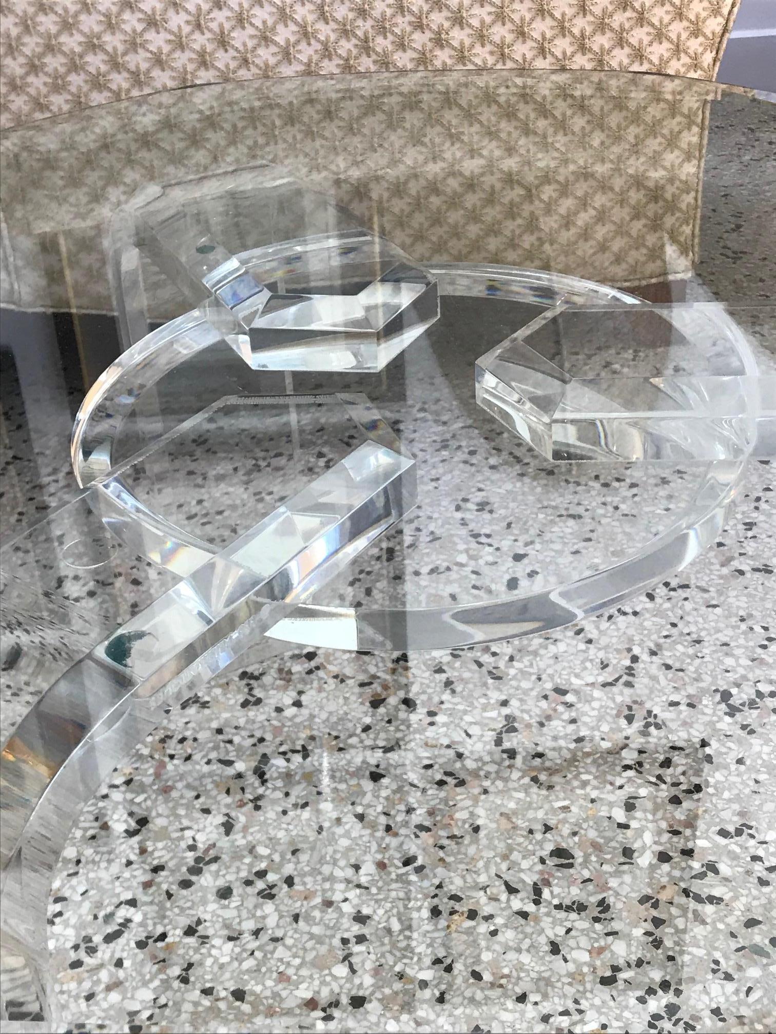Les Prismatiques Round Cocktail-Coffee Table in Lucite and Beveled Glass 10