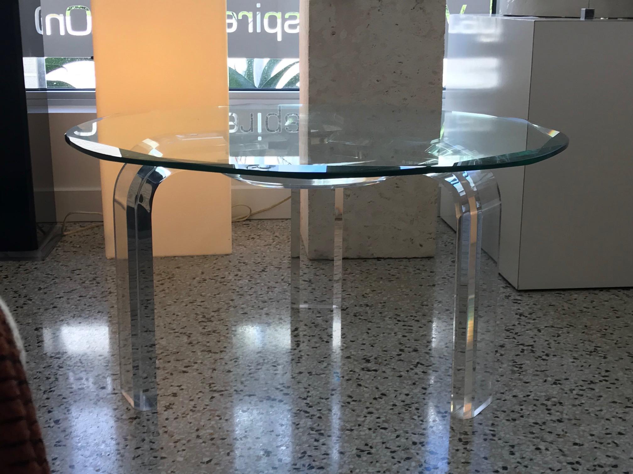 Les Prismatiques Round Cocktail-Coffee Table in Lucite and Beveled Glass 11