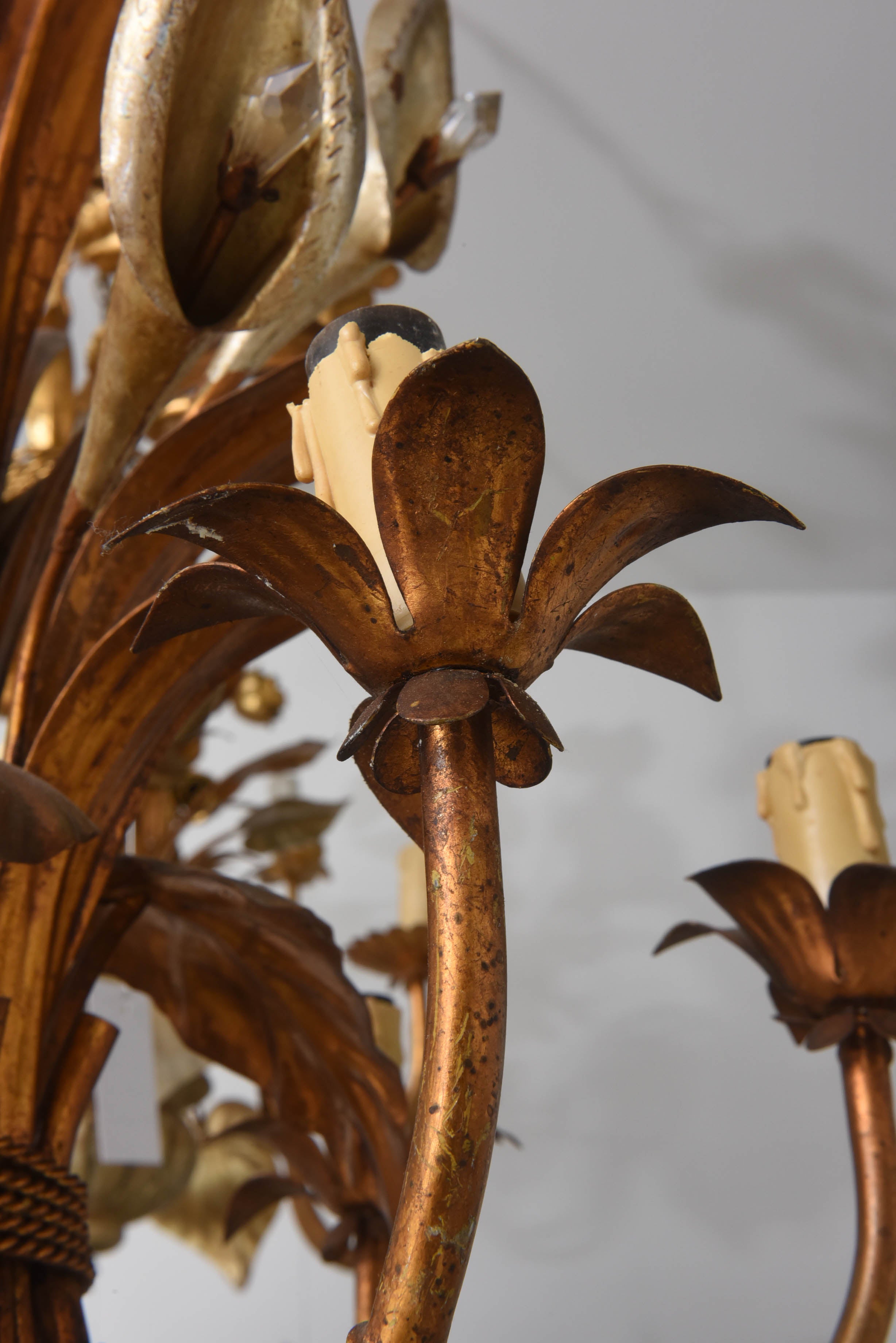 Hollywood-Regency Style Gilt Metal Chandelier with Calla Lilies, Italy, 1960s In Excellent Condition In West Palm Beach, FL