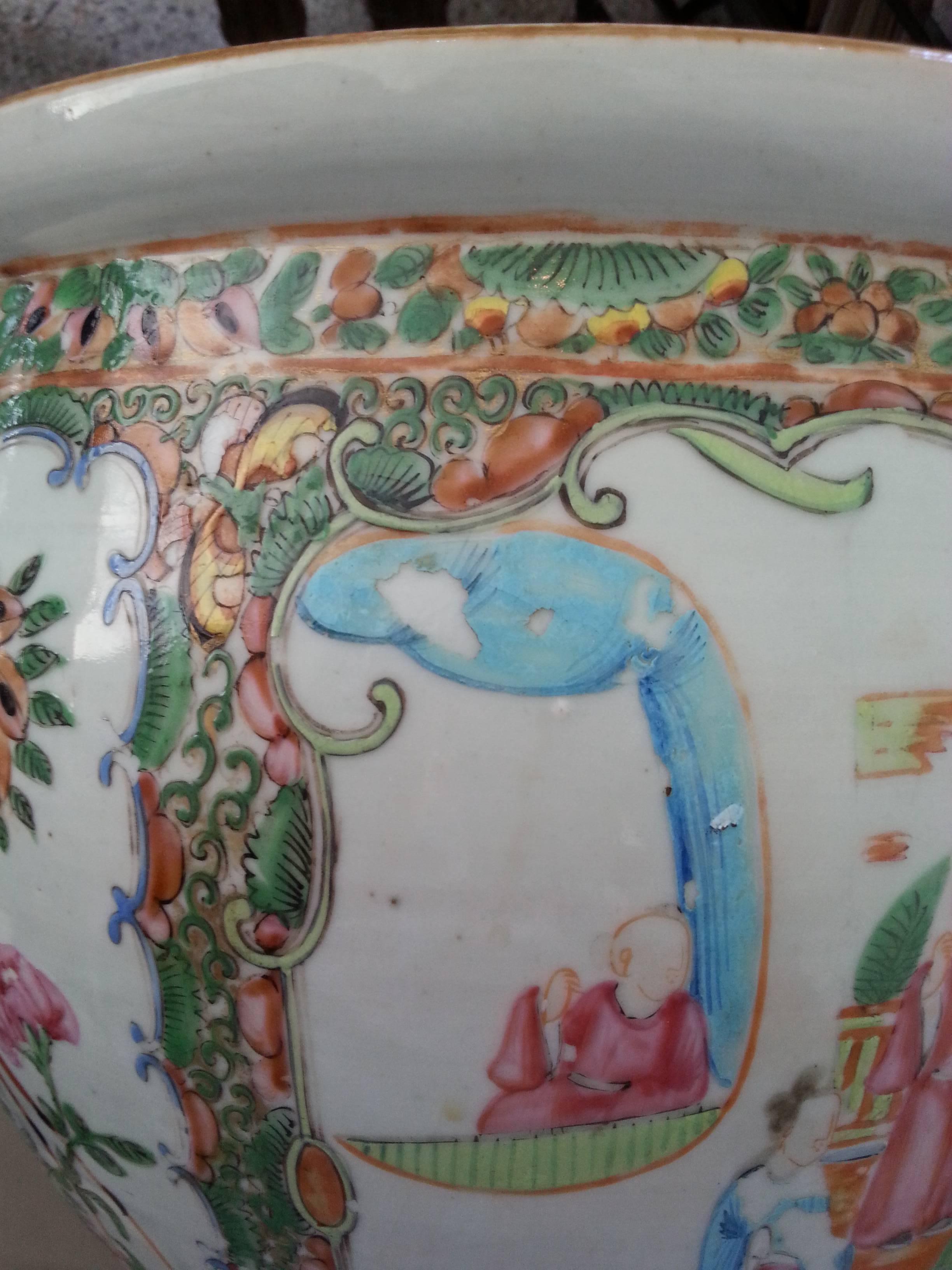 Early 19th Century Chinese Export Rose Medallion Cachepot / Jardiniere 1