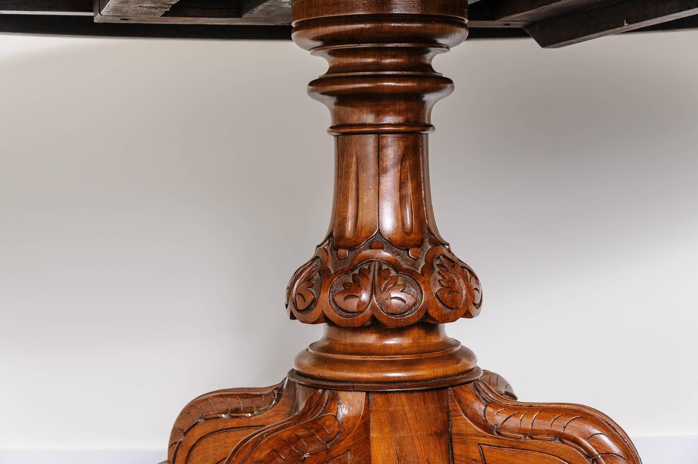 English 19th Century Edwardian Oval Center Table, Walnut and Burl Wood, Marquetry Inlay