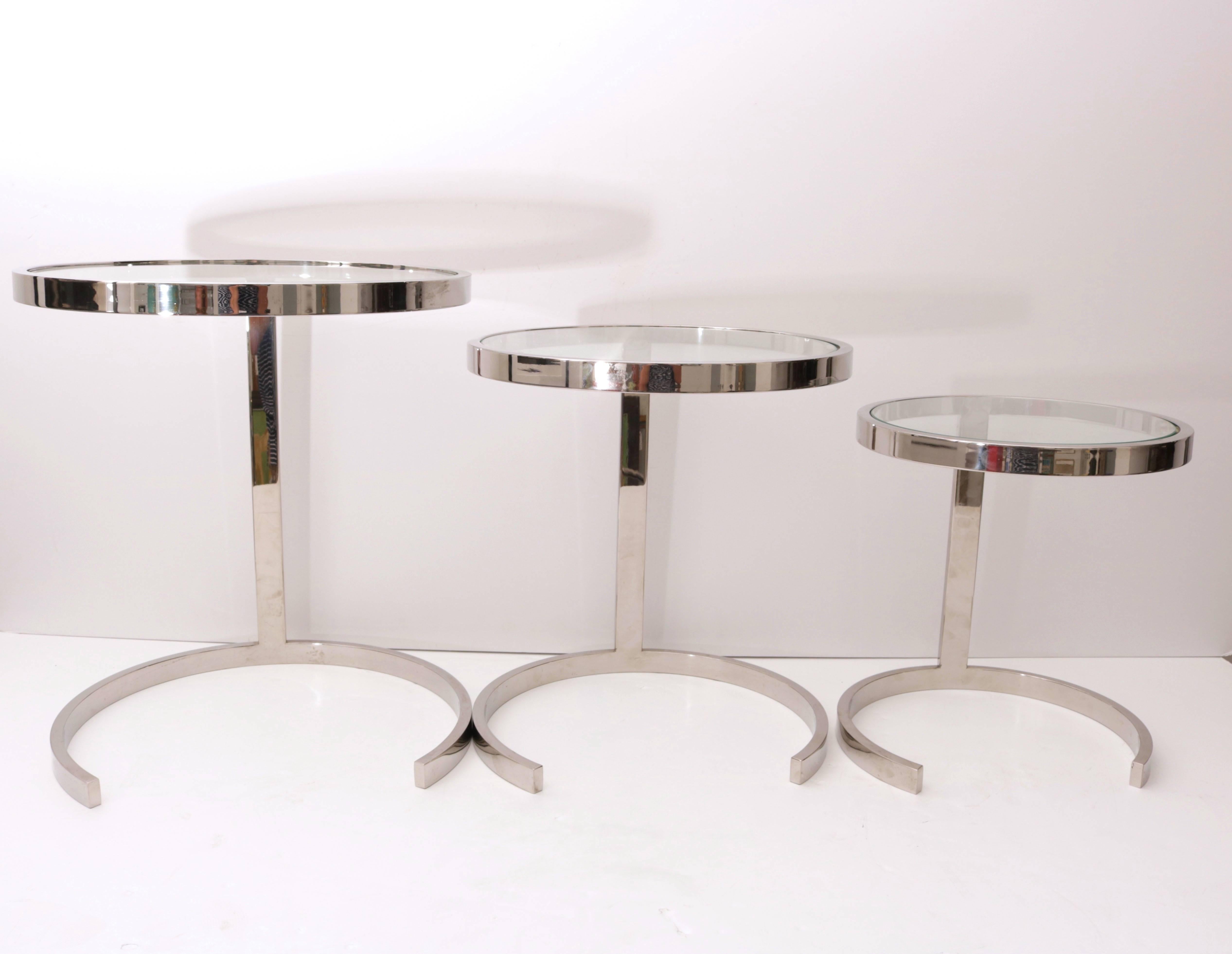 Brueton, Set of Three Nesting Tables in Polished Steel and Glass In Good Condition In West Palm Beach, FL