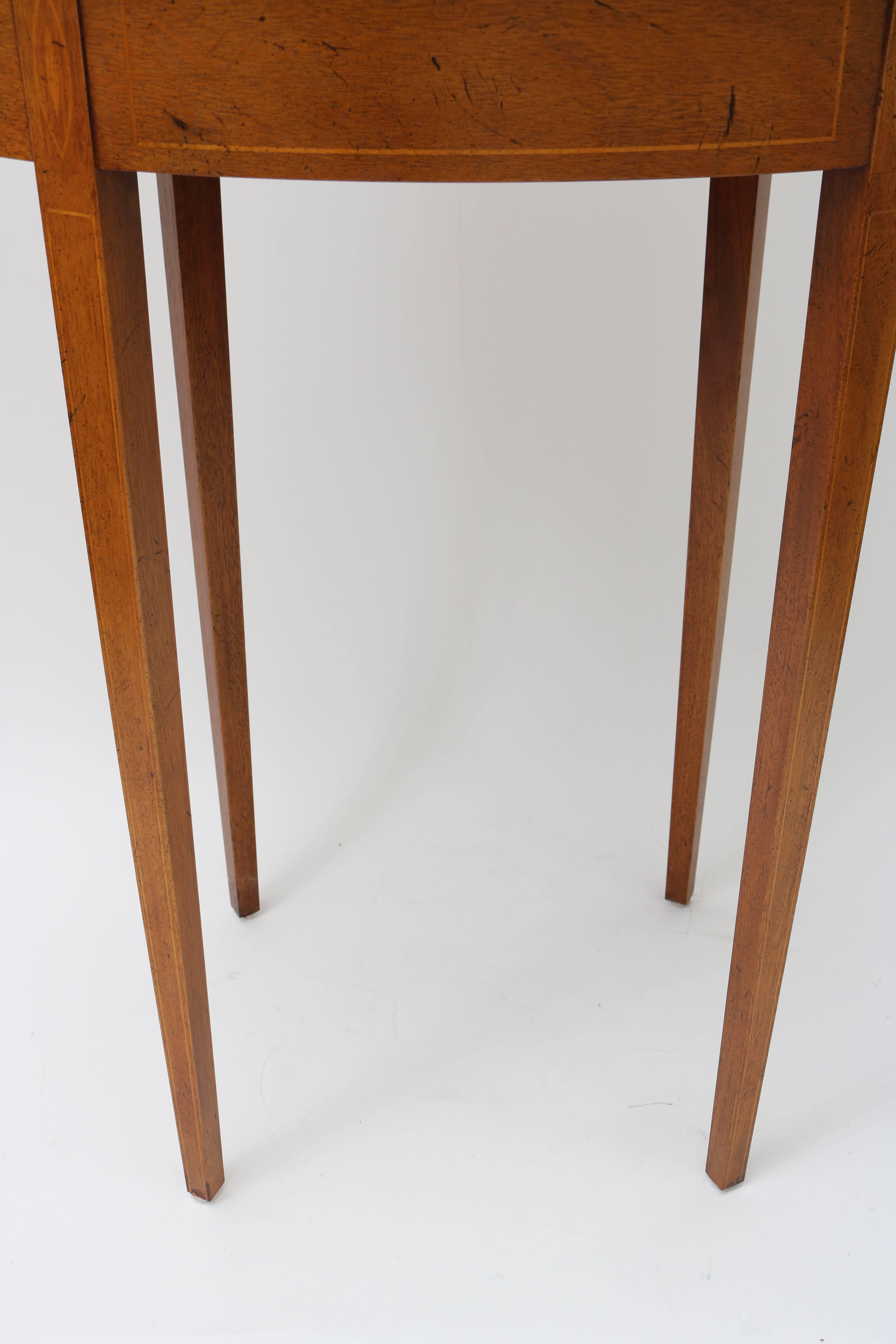 Baker Furniture, Sheraton Style Oval Side Table with Marquetry Top with Seashell 2