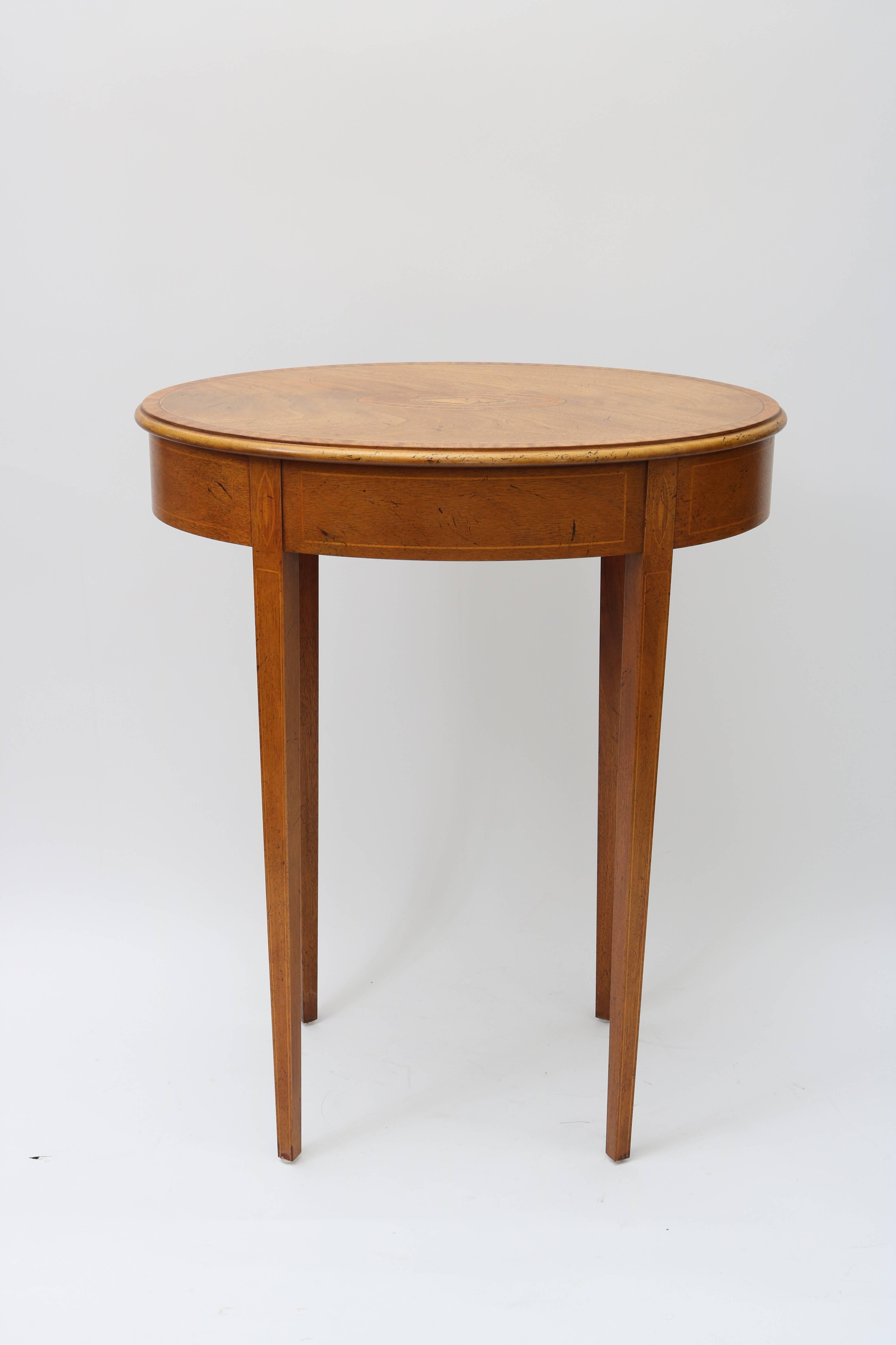 Mahogany Baker Furniture, Sheraton Style Oval Side Table with Marquetry Top with Seashell