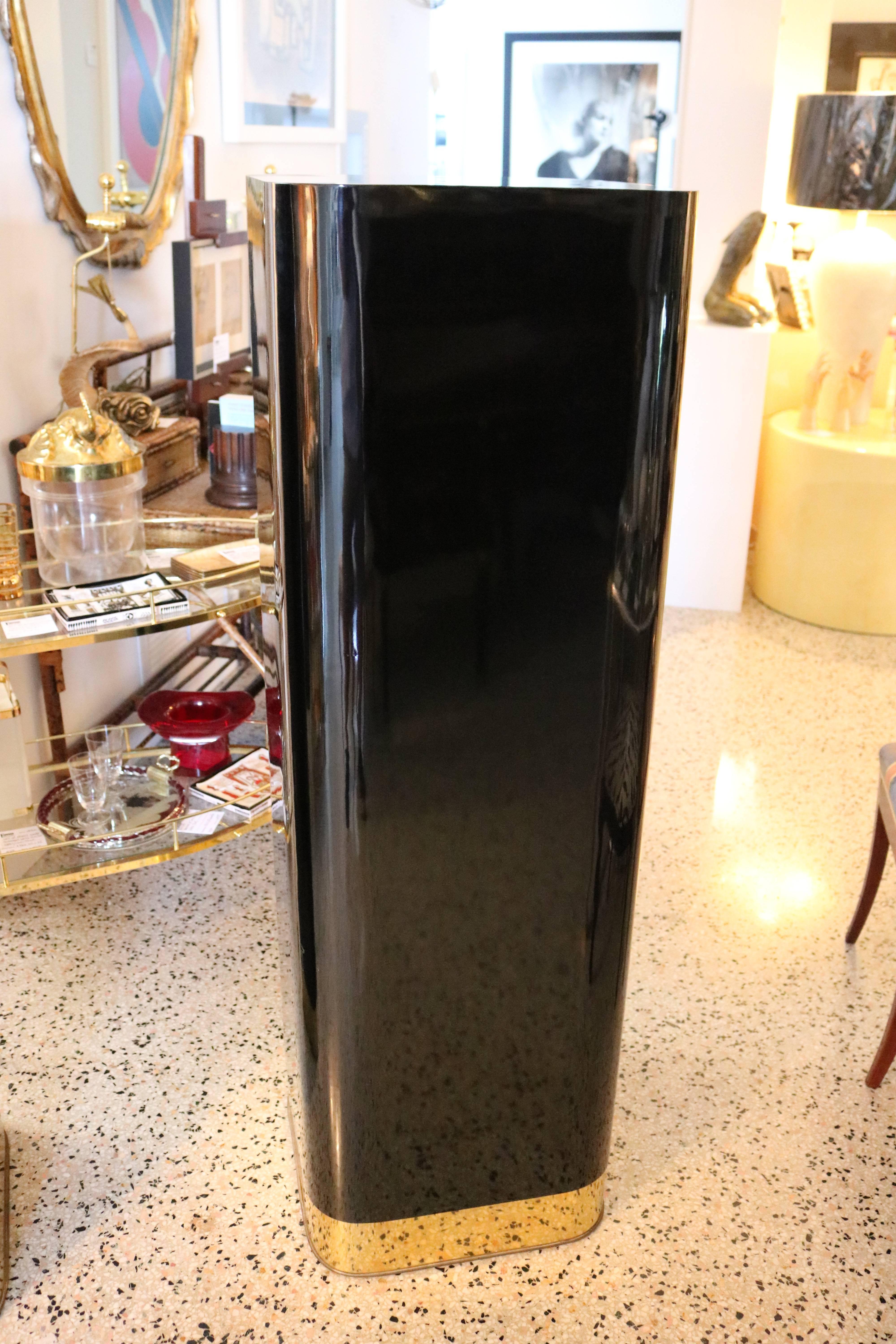 This large-scale pair of pedestals will make the perfect perch for your favorite sculptures or vases. They are fabricated in shiny black laminate with a polished brass bare.

For best net trade price or additional questions regarding this item,