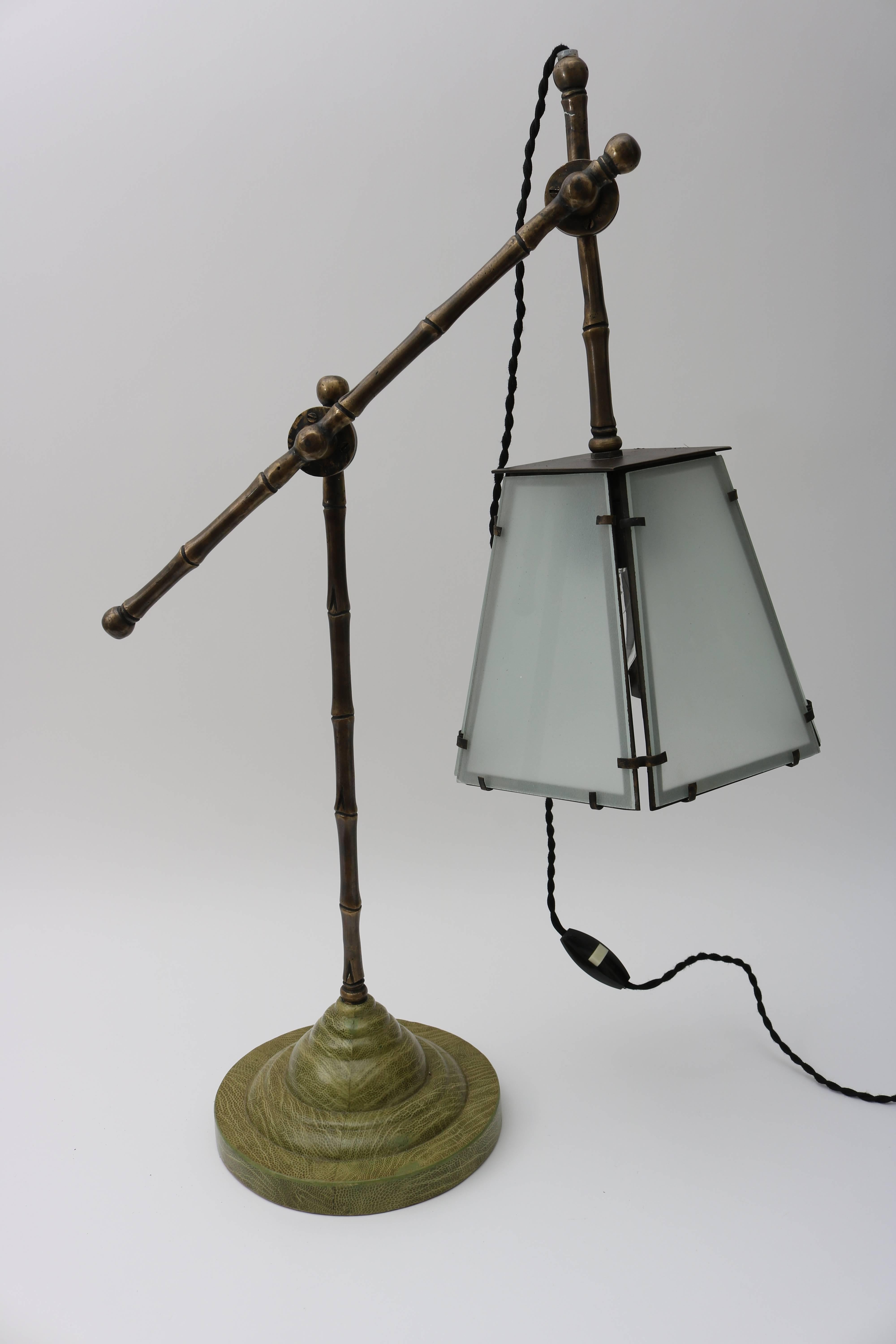 This stylish Art Deco inspired table lamp with its adjustable arm, frosted glass shade and green coloration lizard base will make the perfect addition to your desk or perhaps dressing table.

Note: Base diameter is 7.50
