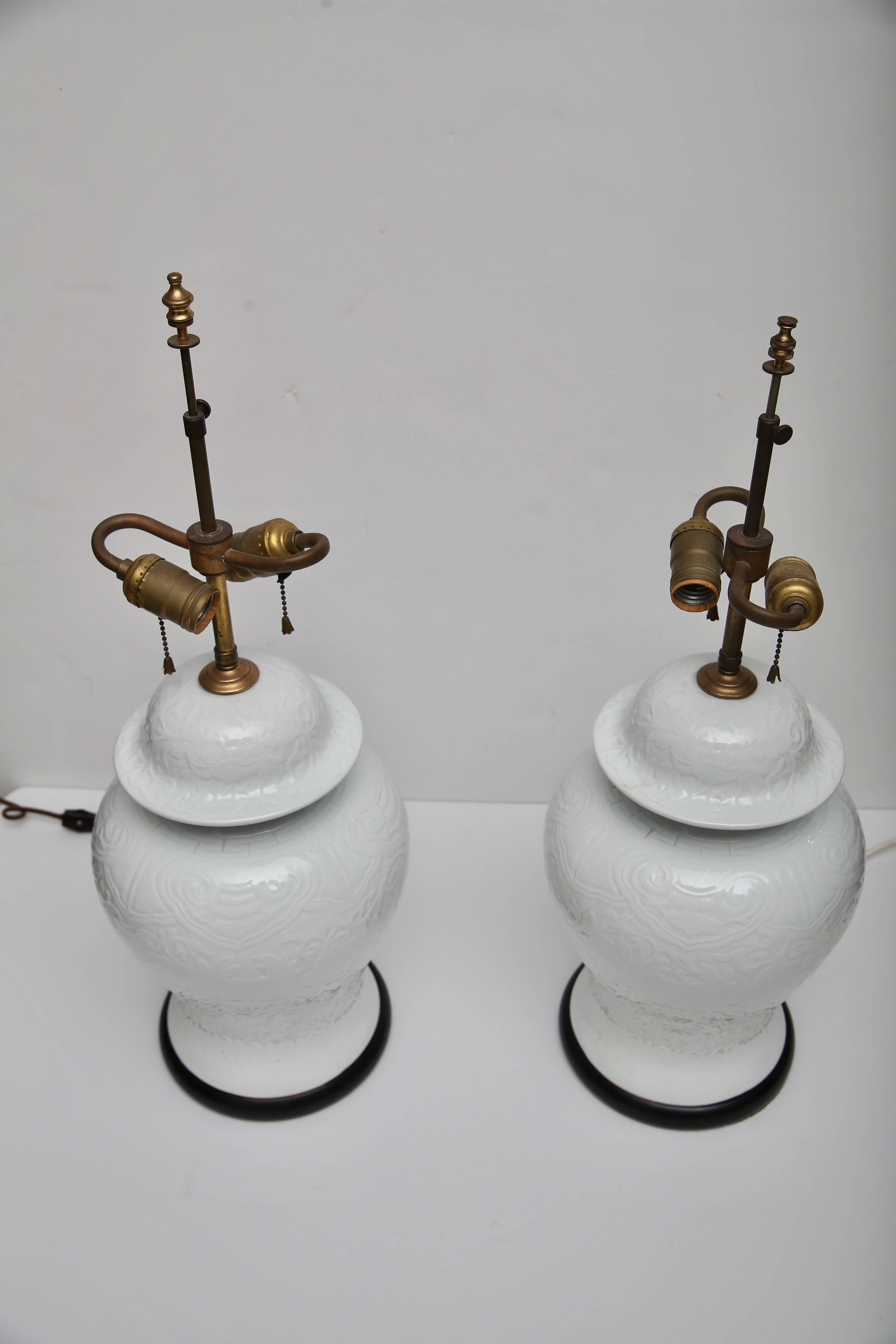 Pair of White Chinese Ginger Jar's Mounted as Table Lamps In Good Condition In West Palm Beach, FL