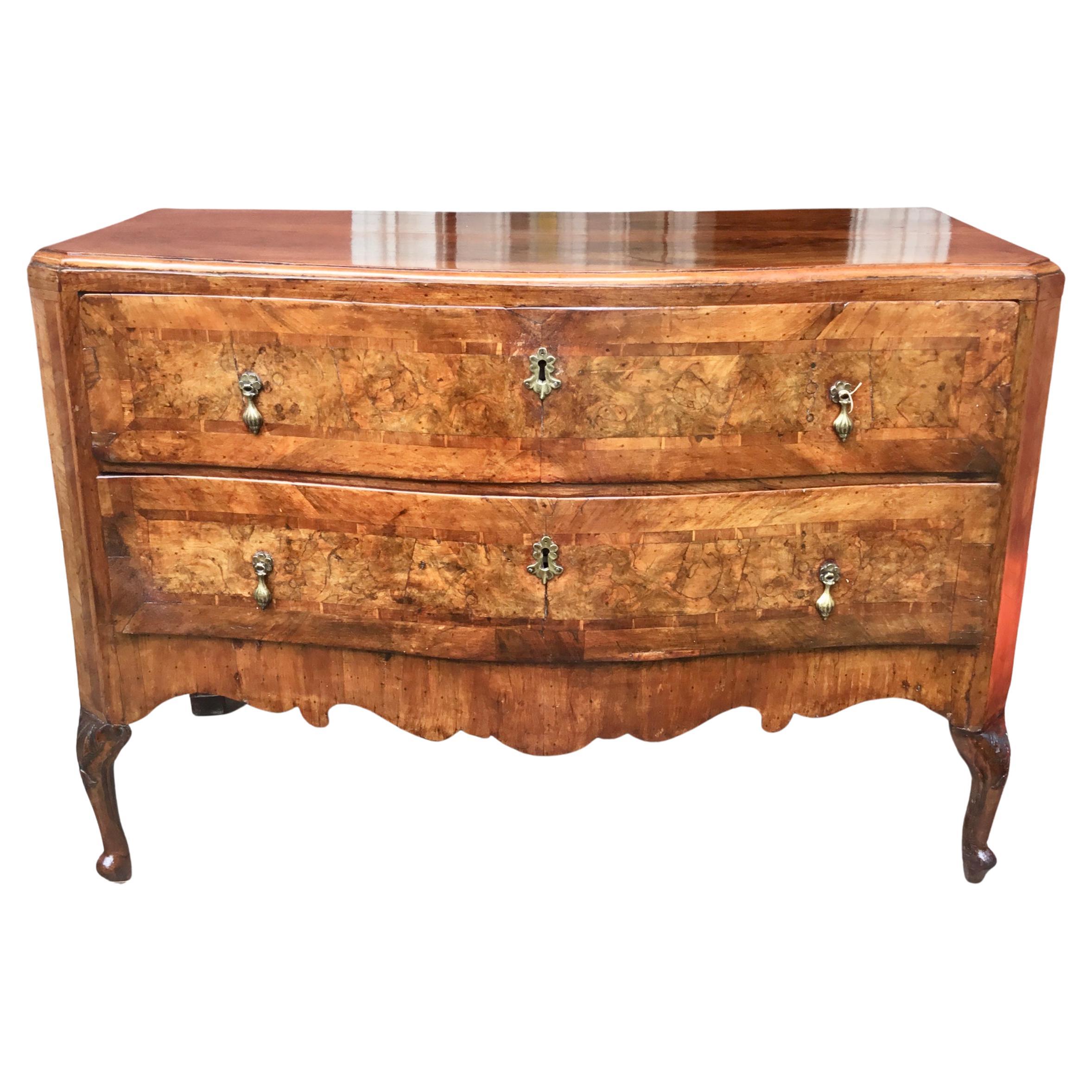 Italian Serpentine Neoclassical Walnut Commode with Scalloped Skirt  For Sale