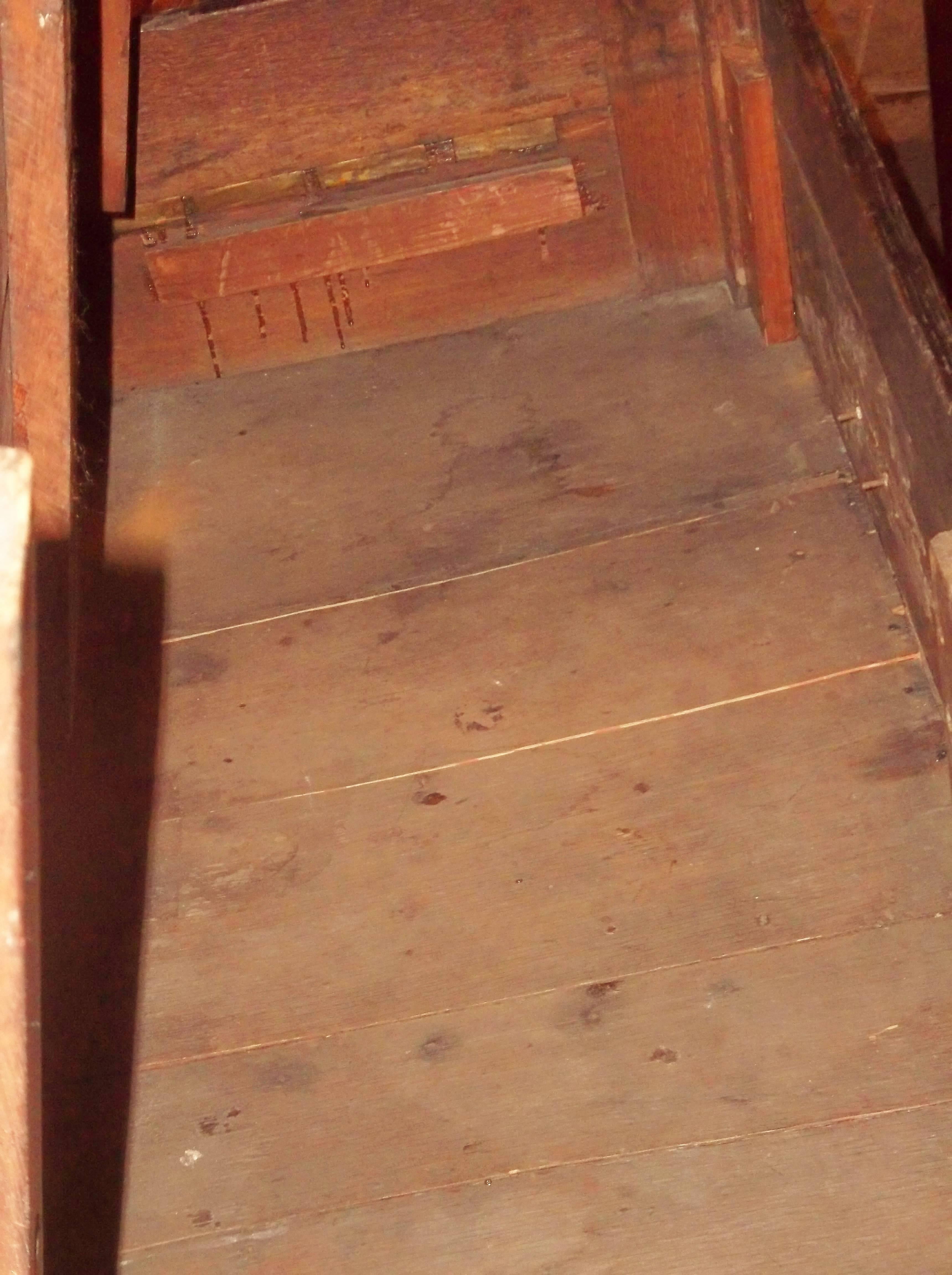 Georgian English Oak Mule Chest or Dresser with Mahogany Banding 3