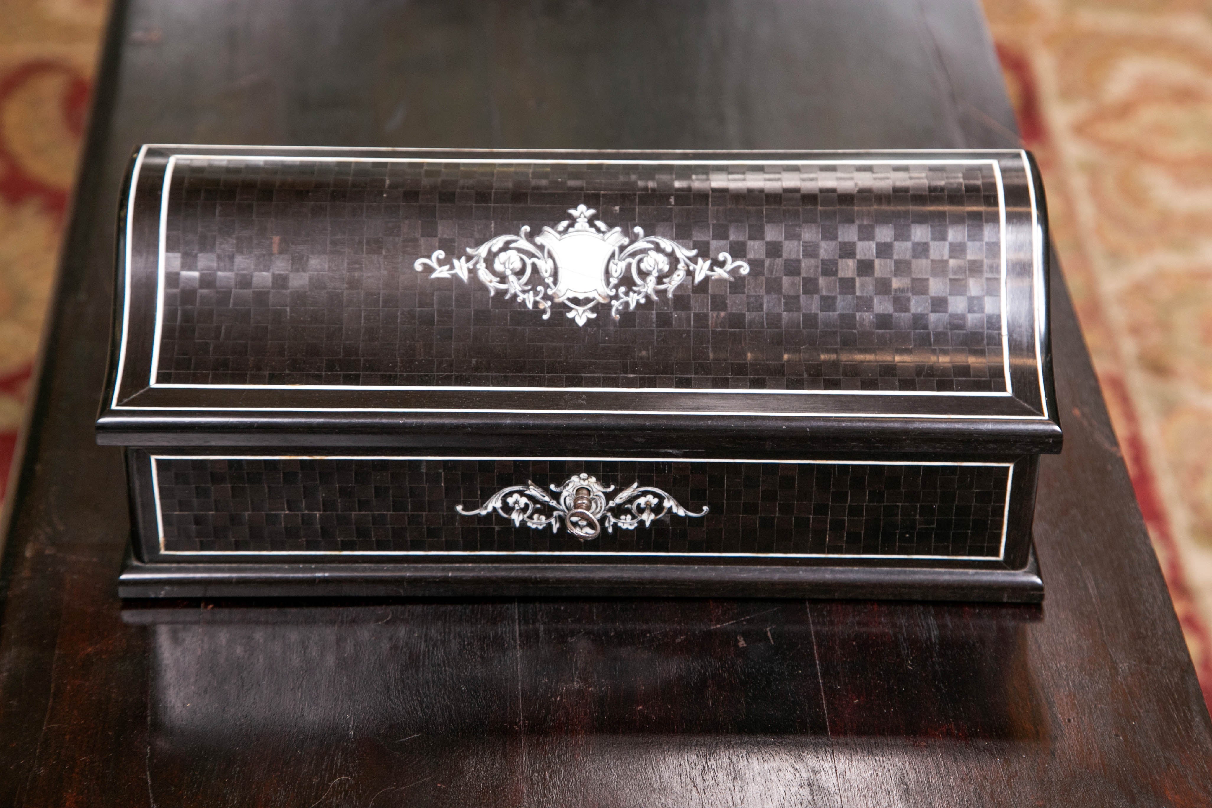 Antique English Ebony and Ivory Jewelry Box In Excellent Condition In Stamford, CT