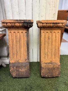 Pilastres en grès brun de style néo-grec du XIXe siècle, paire récupérée, vers 1880