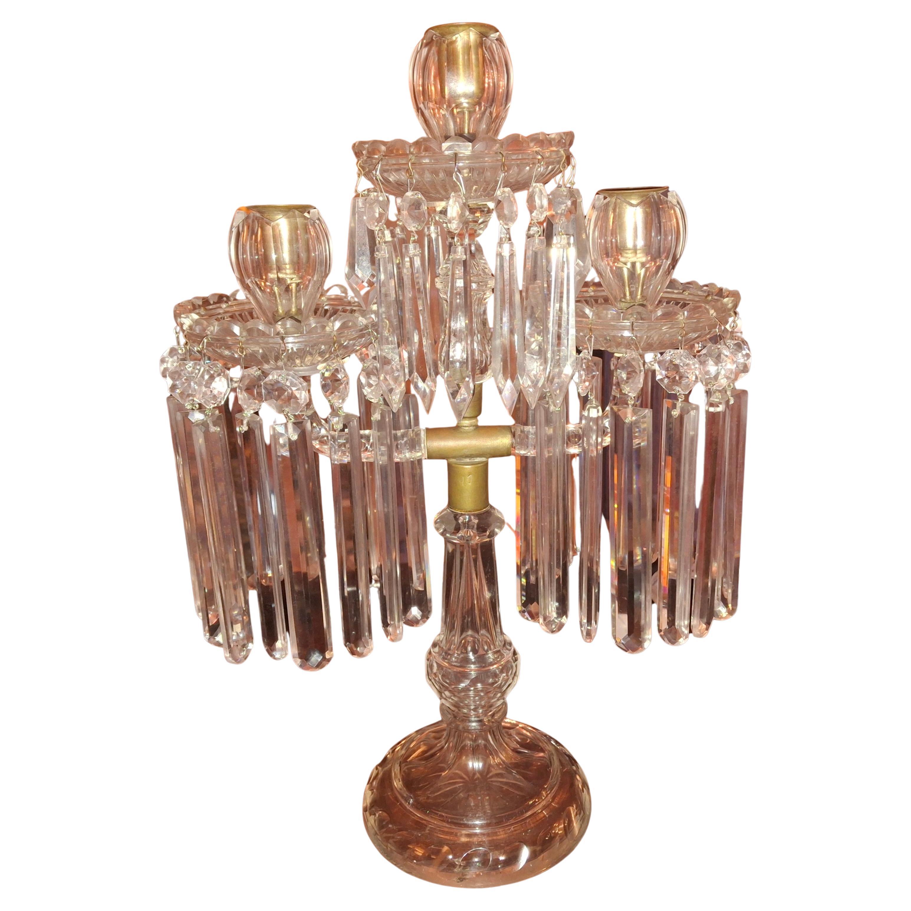 Candelabro tulipán de cristal tallado francés del s. XIX atribuido a Baccarat en venta