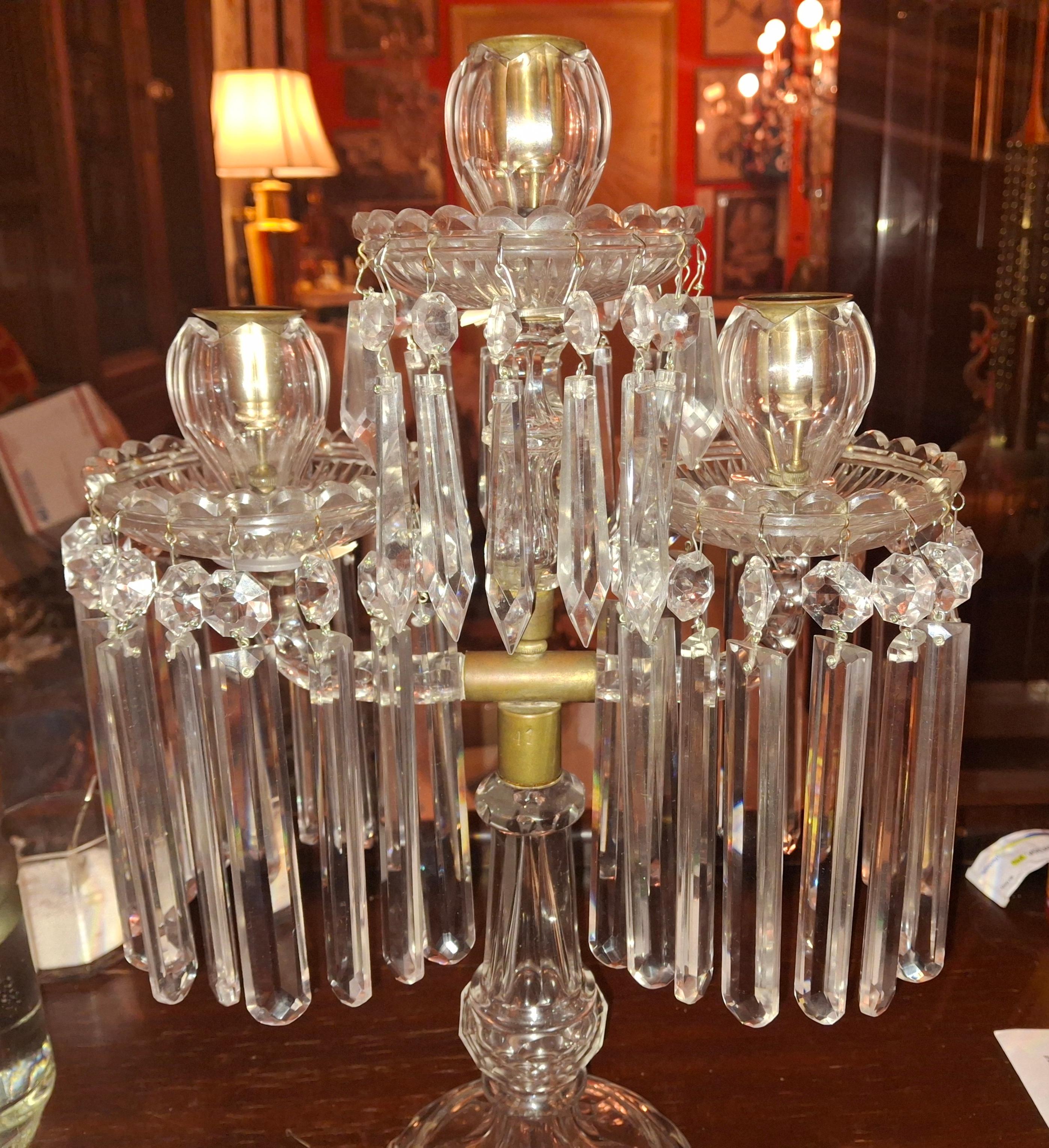 Candelabro tulipán de cristal tallado francés del s. XIX atribuido a Baccarat Fines del siglo XIX en venta