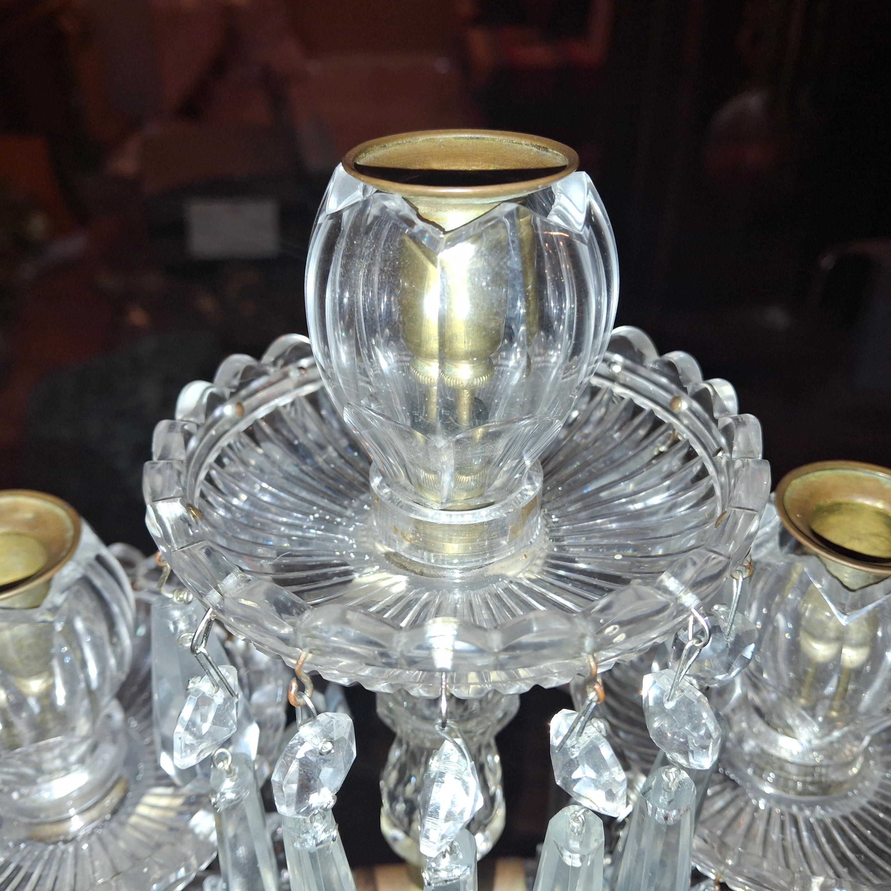 Candelabro tulipán de cristal tallado francés del s. XIX atribuido a Baccarat en venta 2