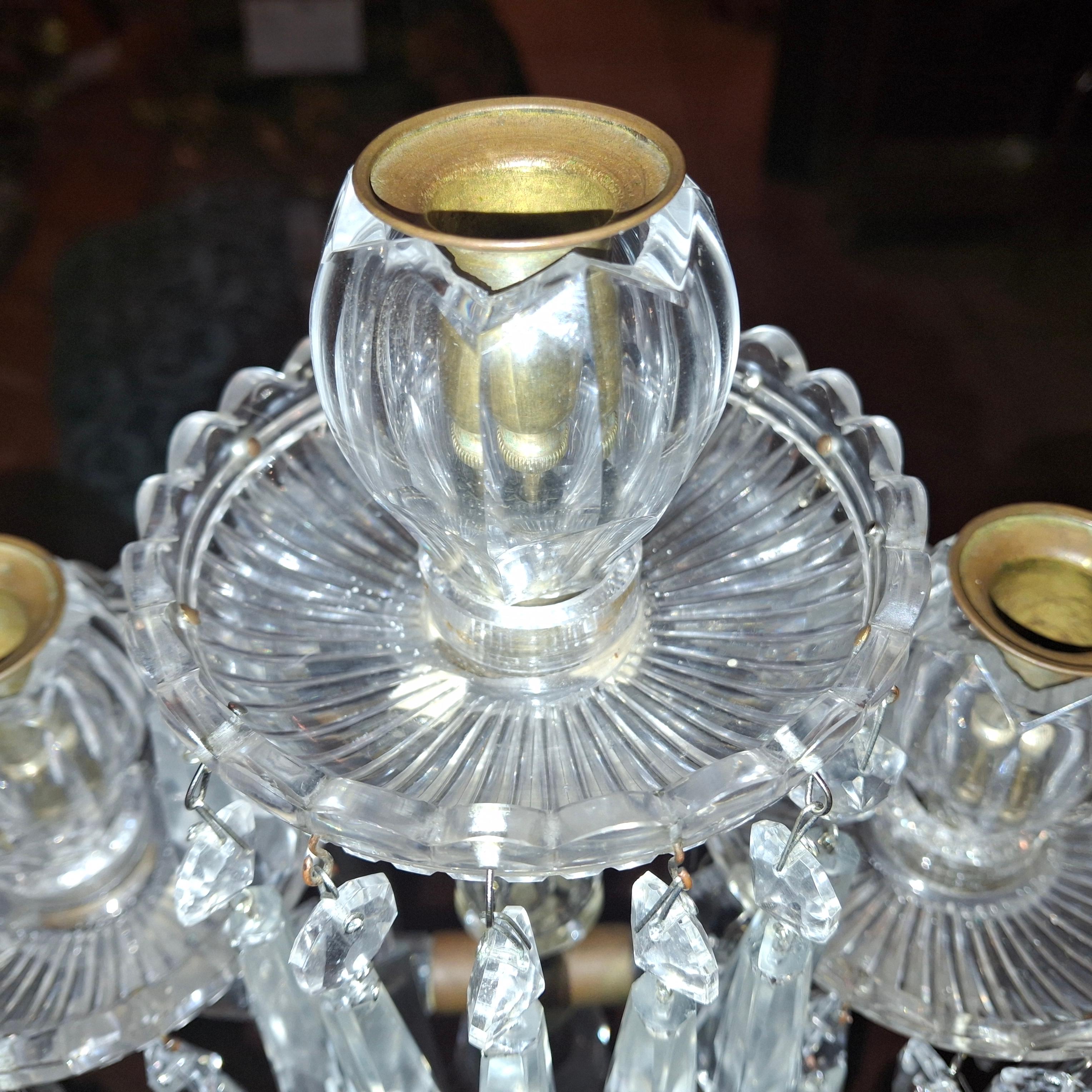 Candelabro tulipán de cristal tallado francés del s. XIX atribuido a Baccarat en venta 3