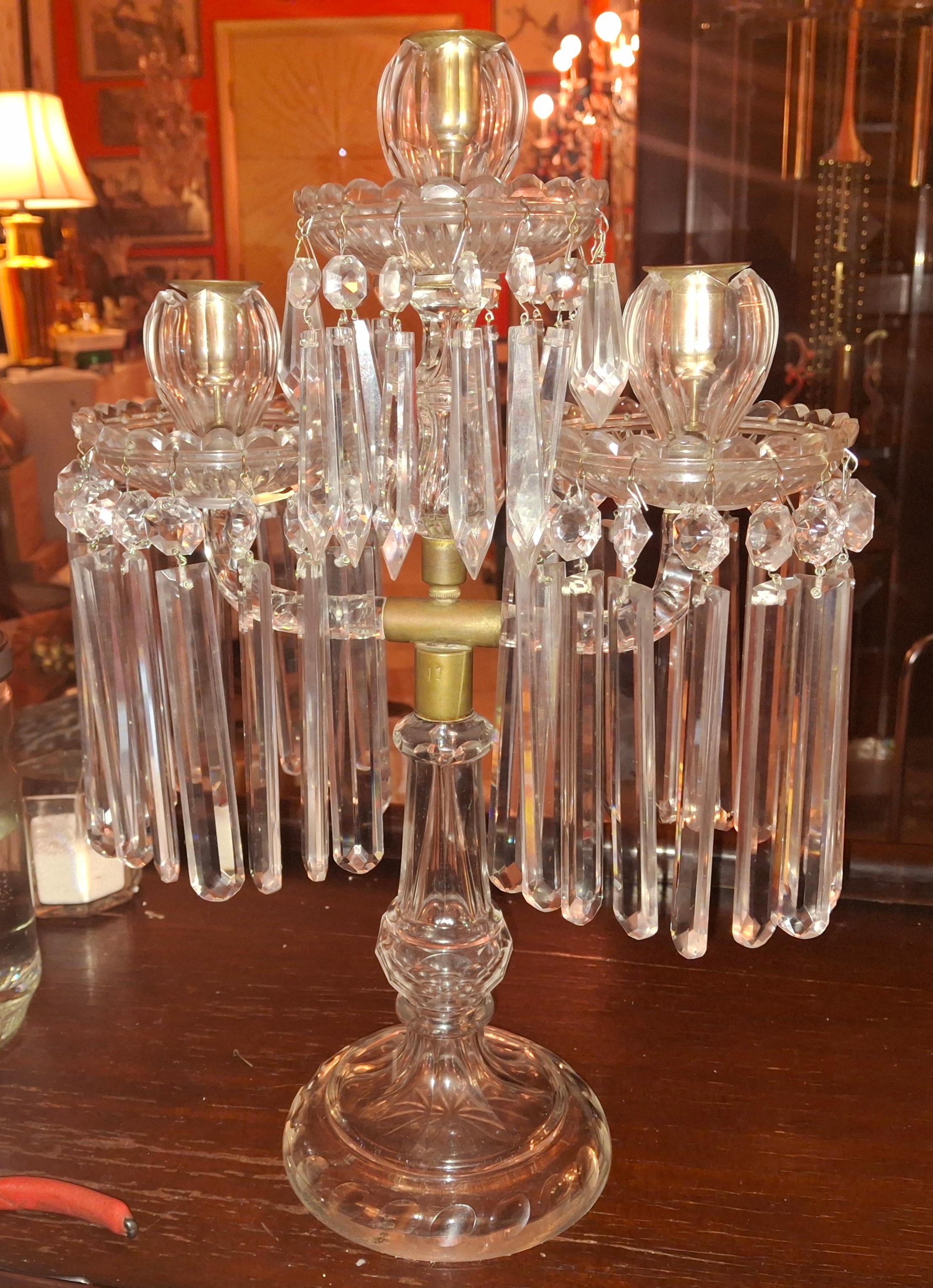 Candelabro tulipán de cristal tallado francés del s. XIX atribuido a Baccarat en venta 12