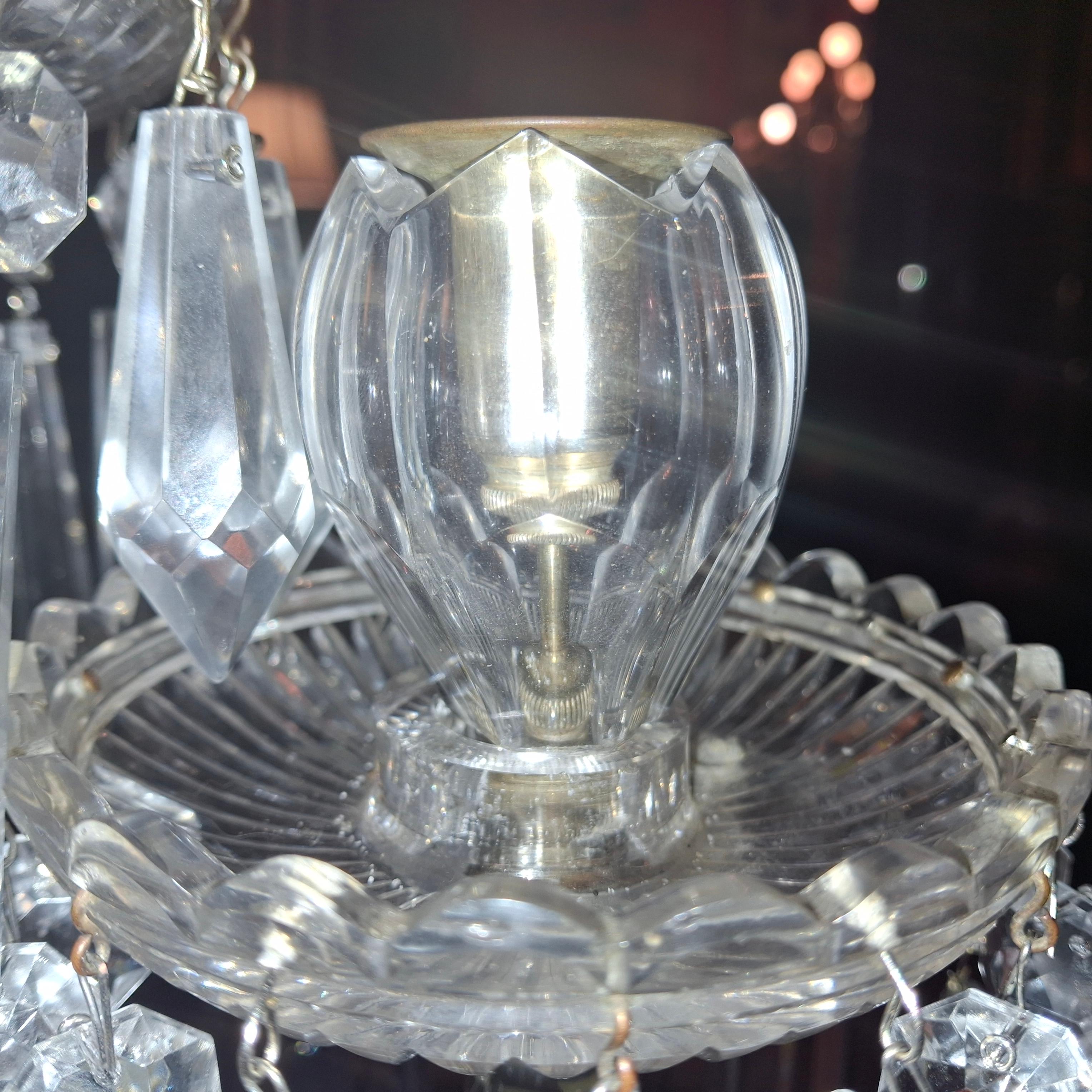 Candelabro tulipán de cristal tallado francés del s. XIX atribuido a Baccarat en venta 11