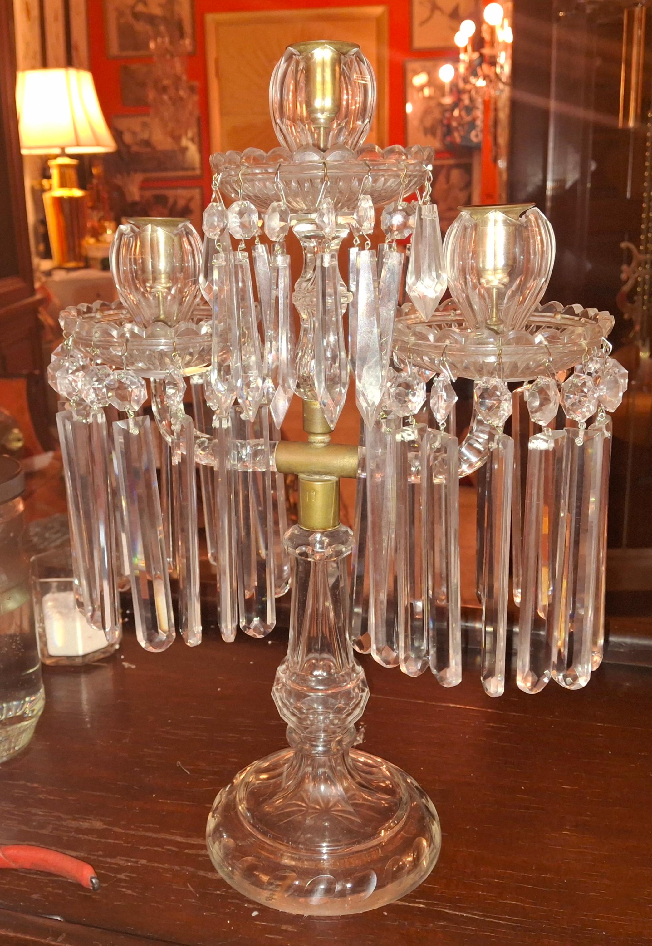 Candelabro tulipán de cristal tallado francés del s. XIX atribuido a Baccarat en venta 13