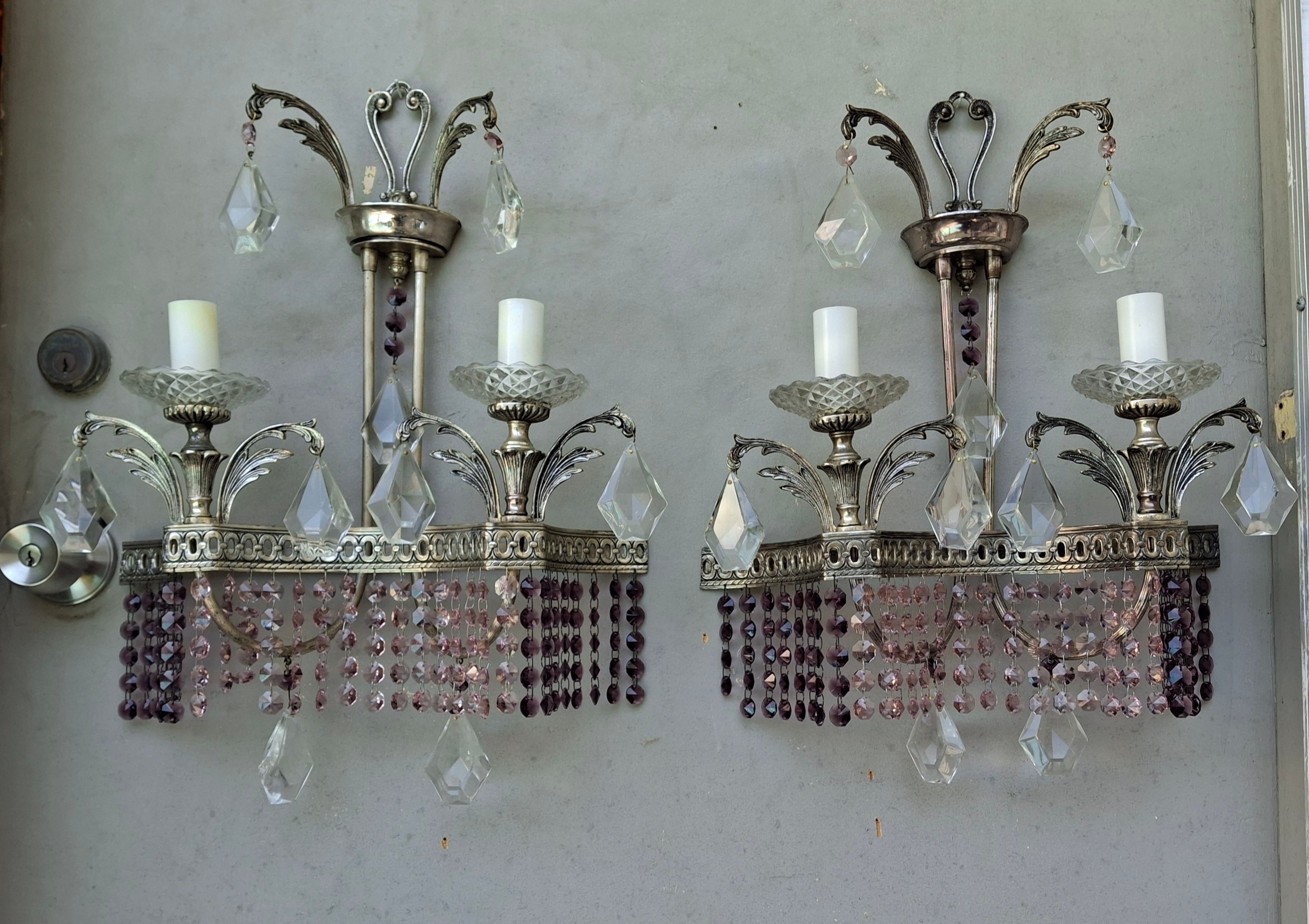 Paire d'appliques en cascade en cristal autrichien taillé d'améthyste et de rose, Hollywood Regency, années 40 en vente