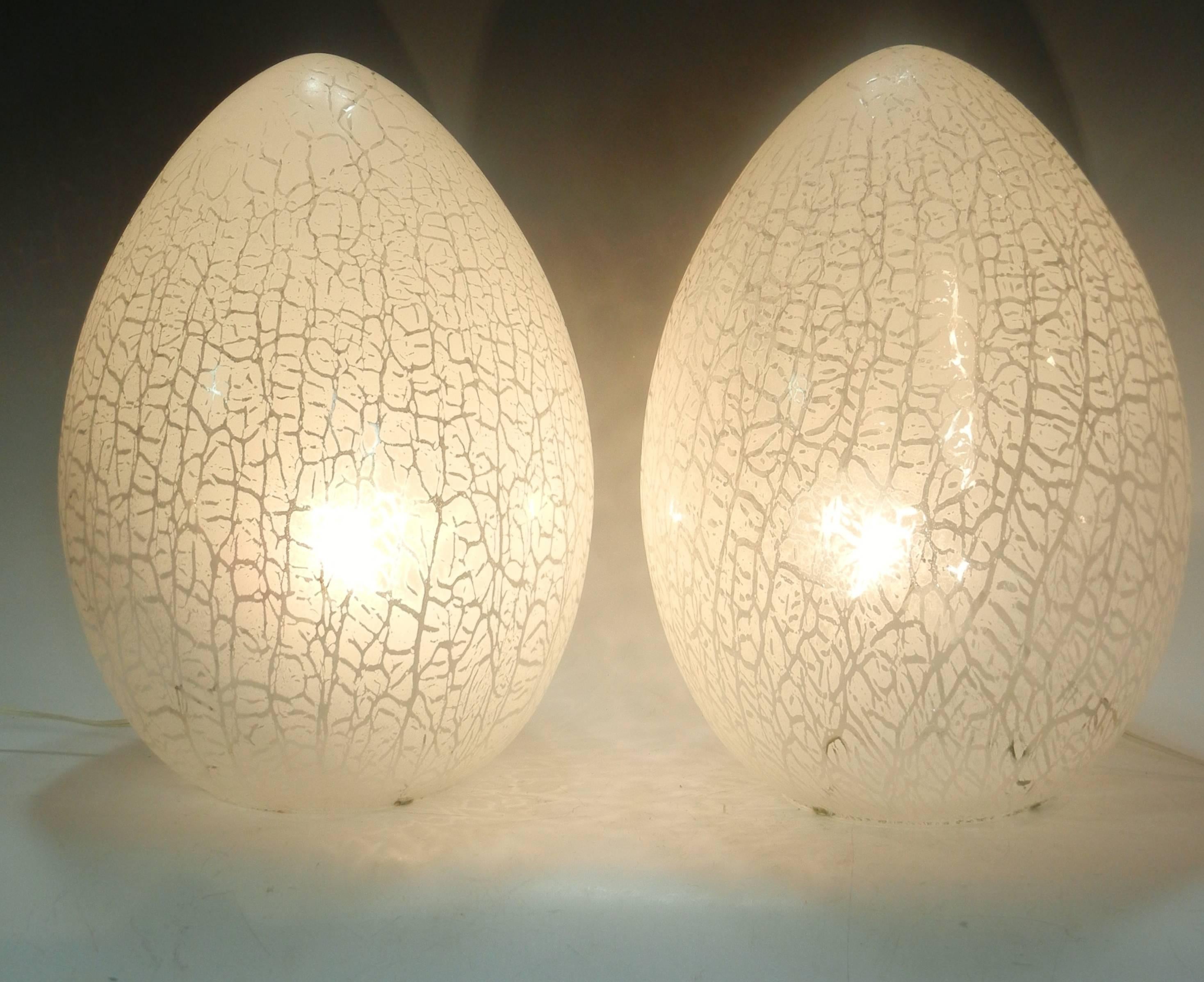 Pair of Large Murano Glass Table Lamps in Rare Lacy Pattern, circa 1970 In Good Condition For Sale In Quechee, VT
