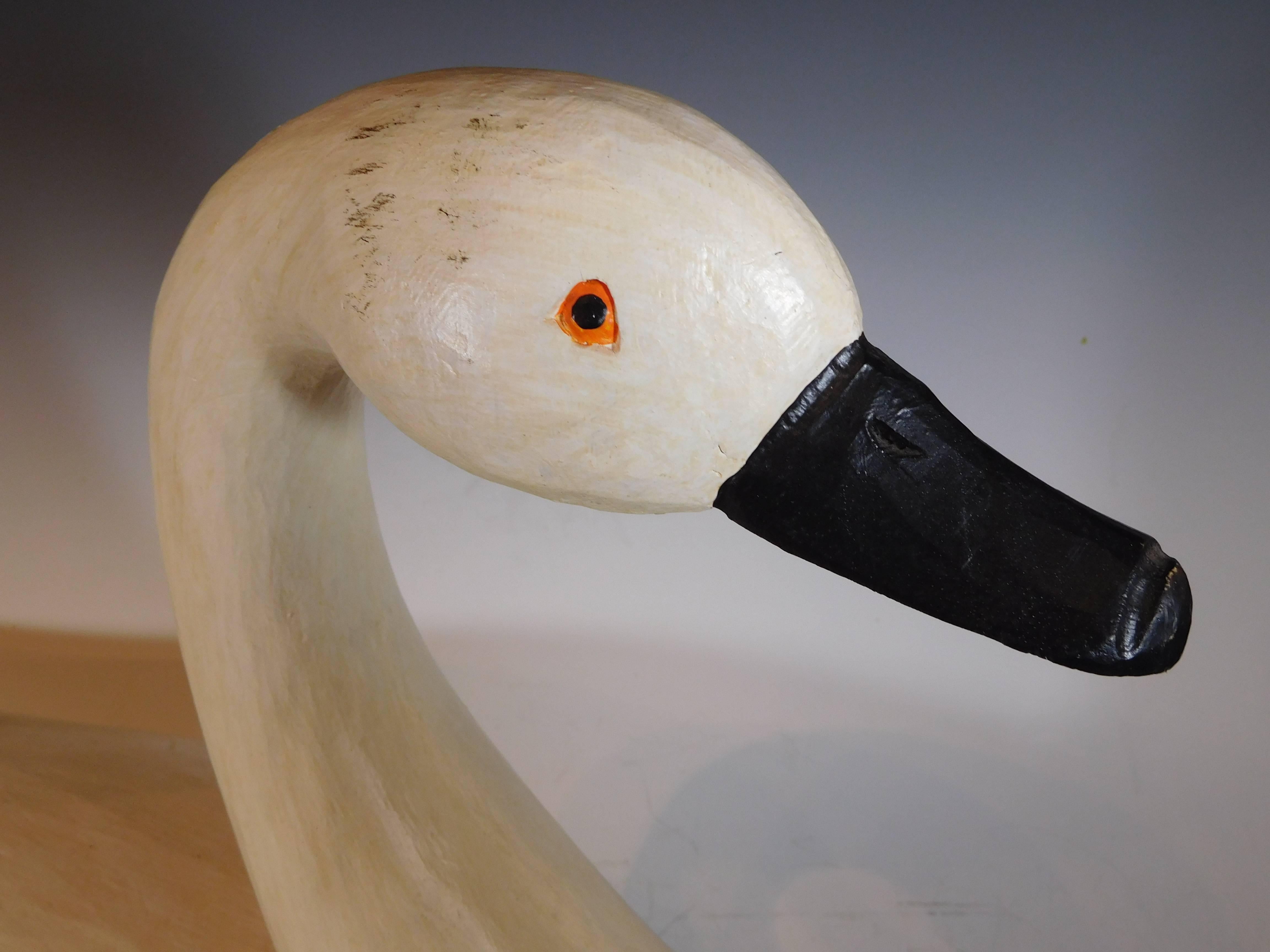 Large Folk Art Swan Decoy in Carved and Painted Wood, New England, 20th Century In Excellent Condition In Quechee, VT